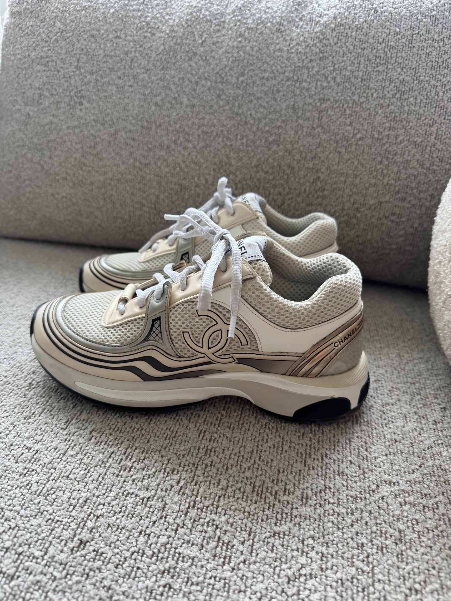 Chanel sneakers 37