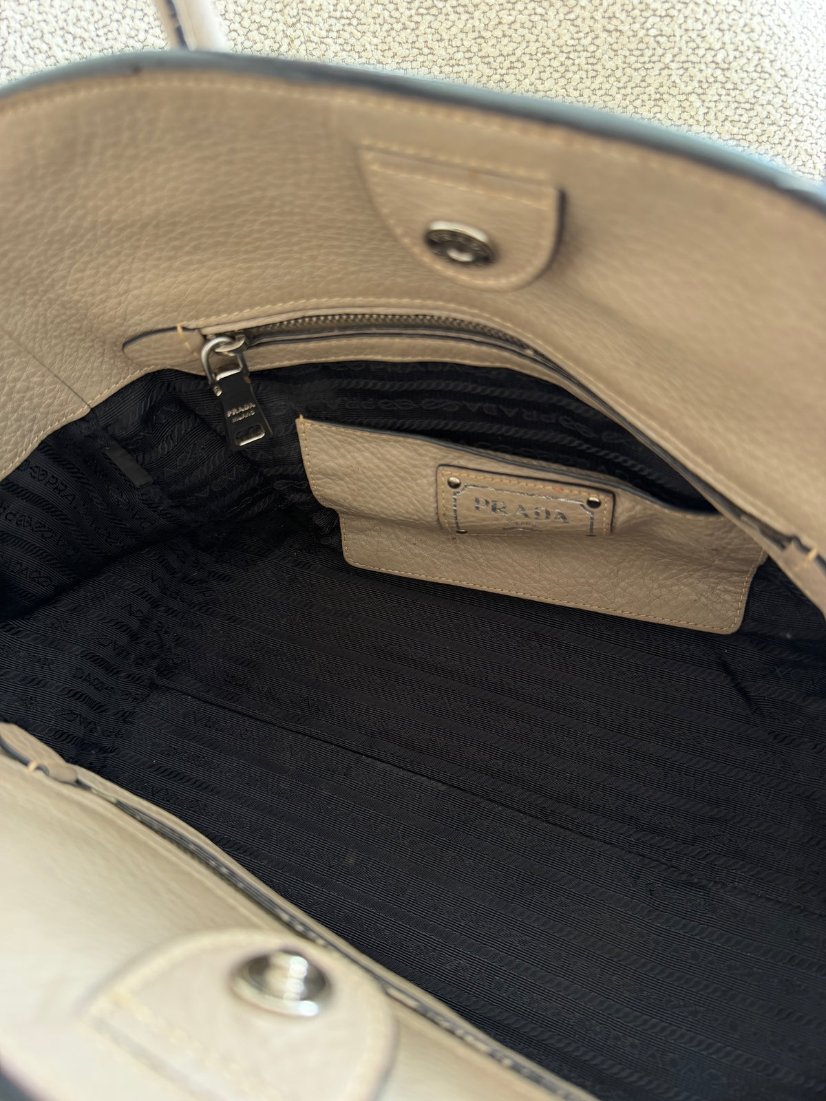 Prada Vitello Daino Tote Bag
grey/taupe