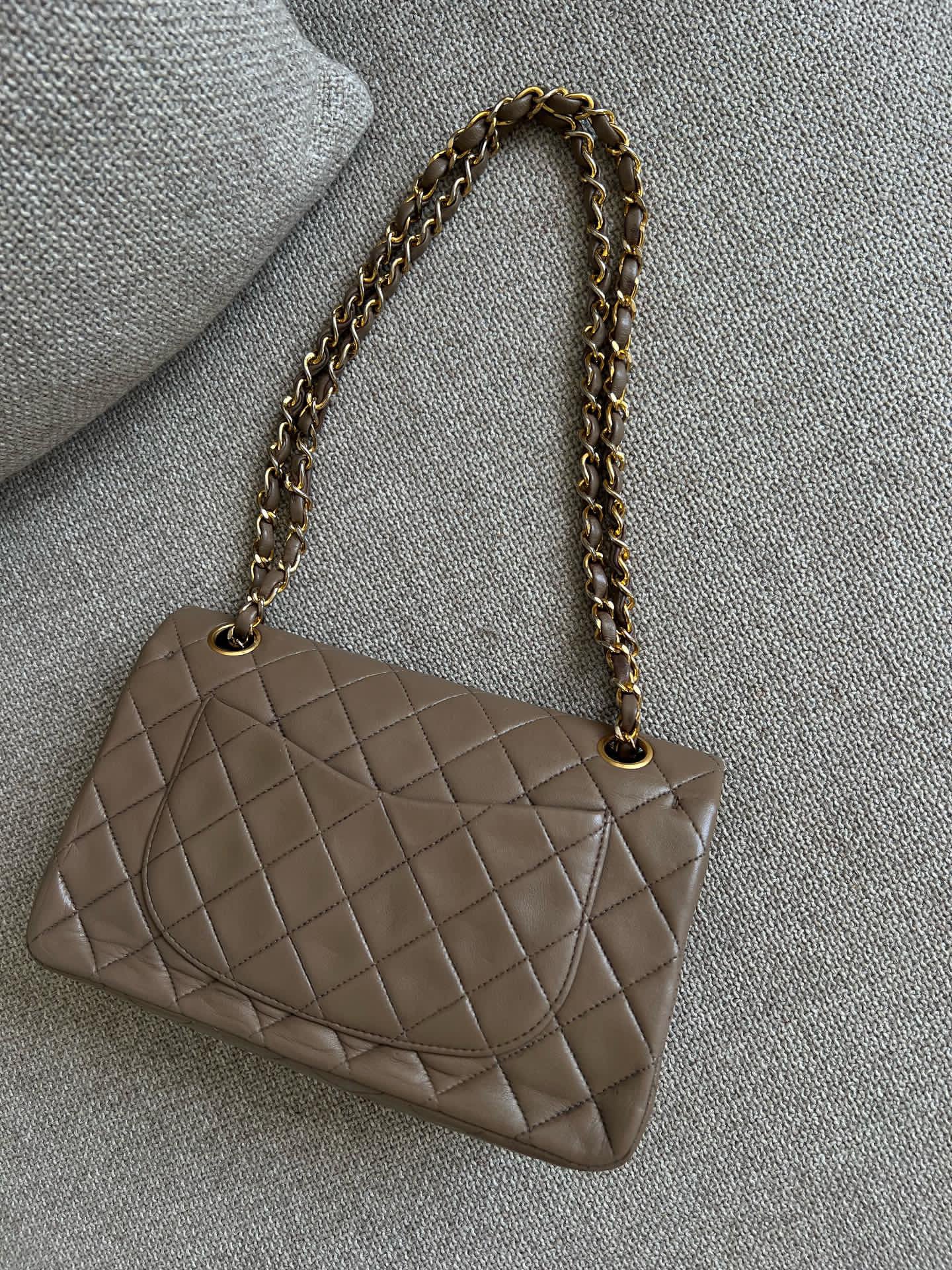 Bestillingsvare - Chanel small double flap bag taupe
