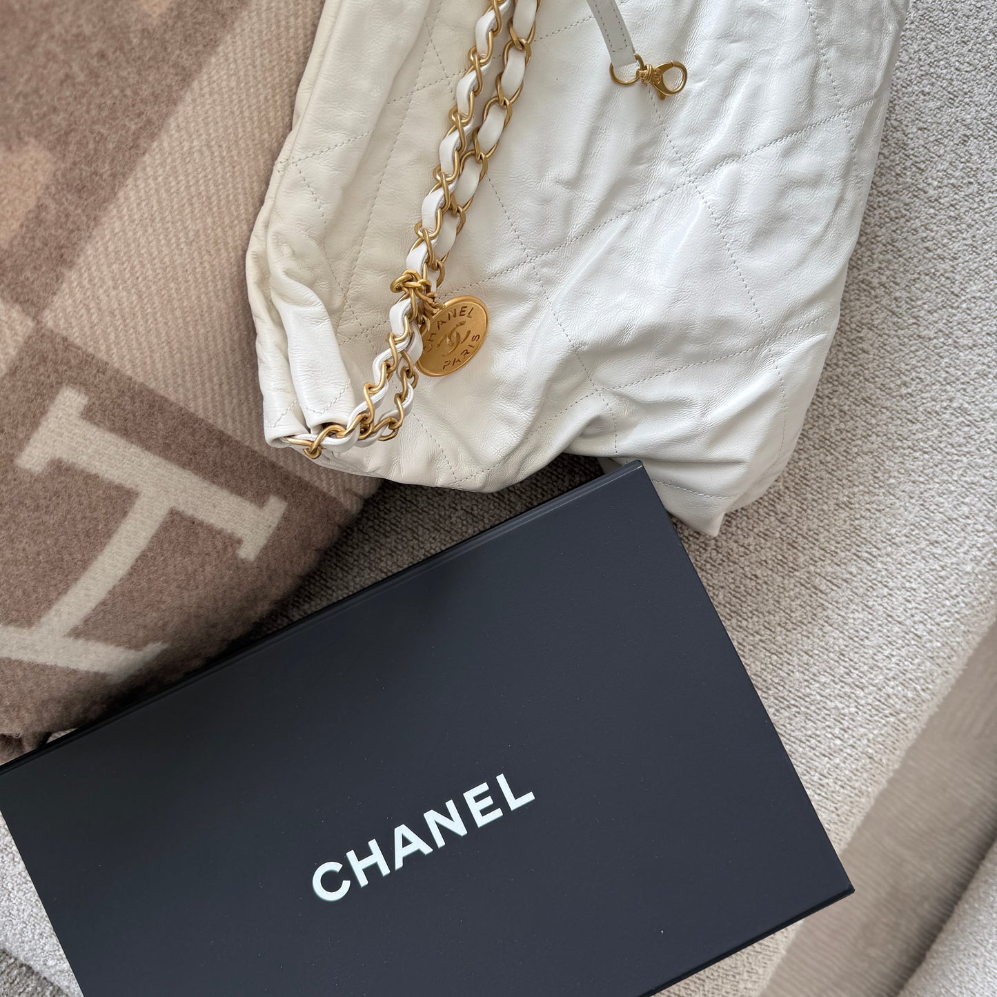 Chanel 22 gold chain shoulder bag
