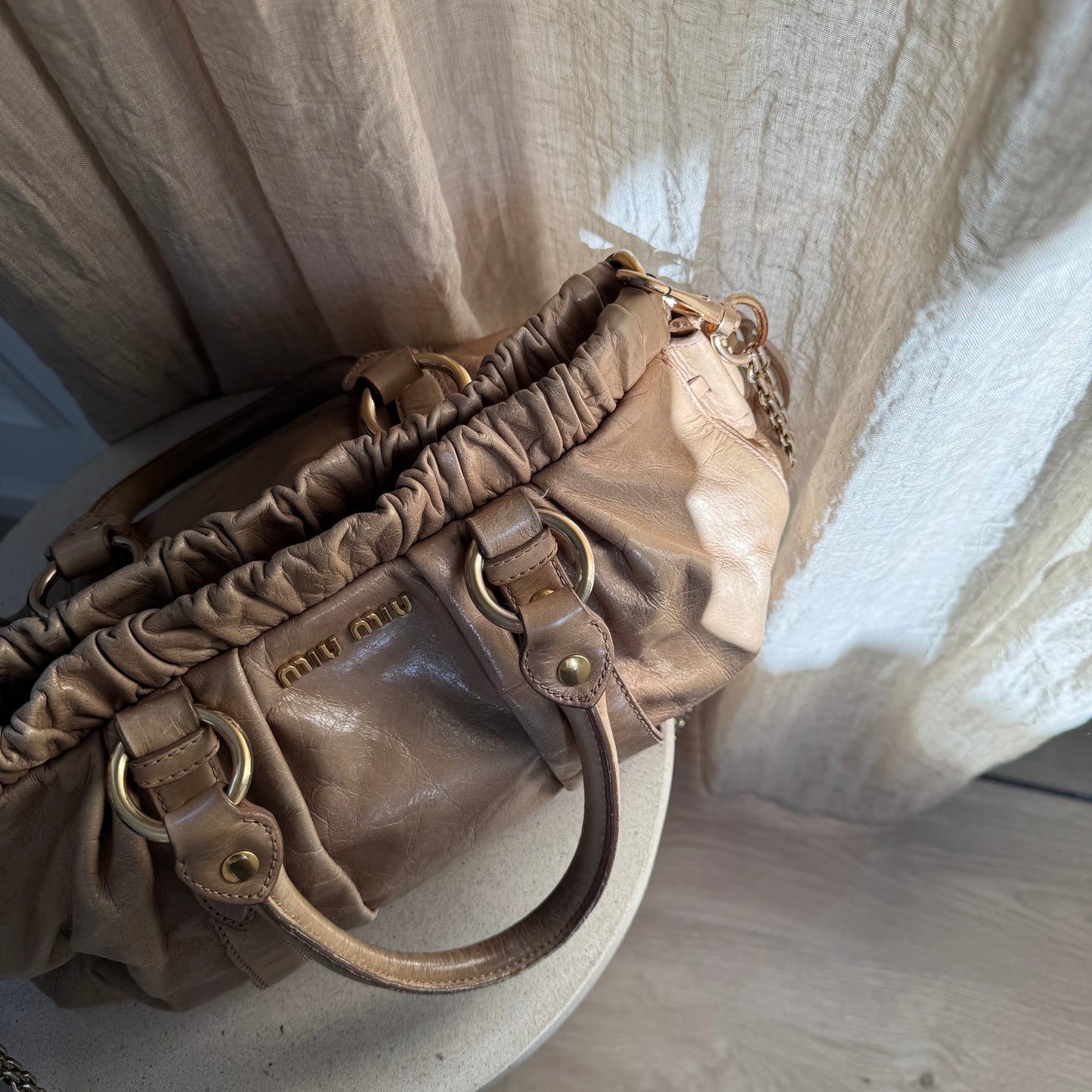 Miu Miu Vitello Lux beige håndtaske