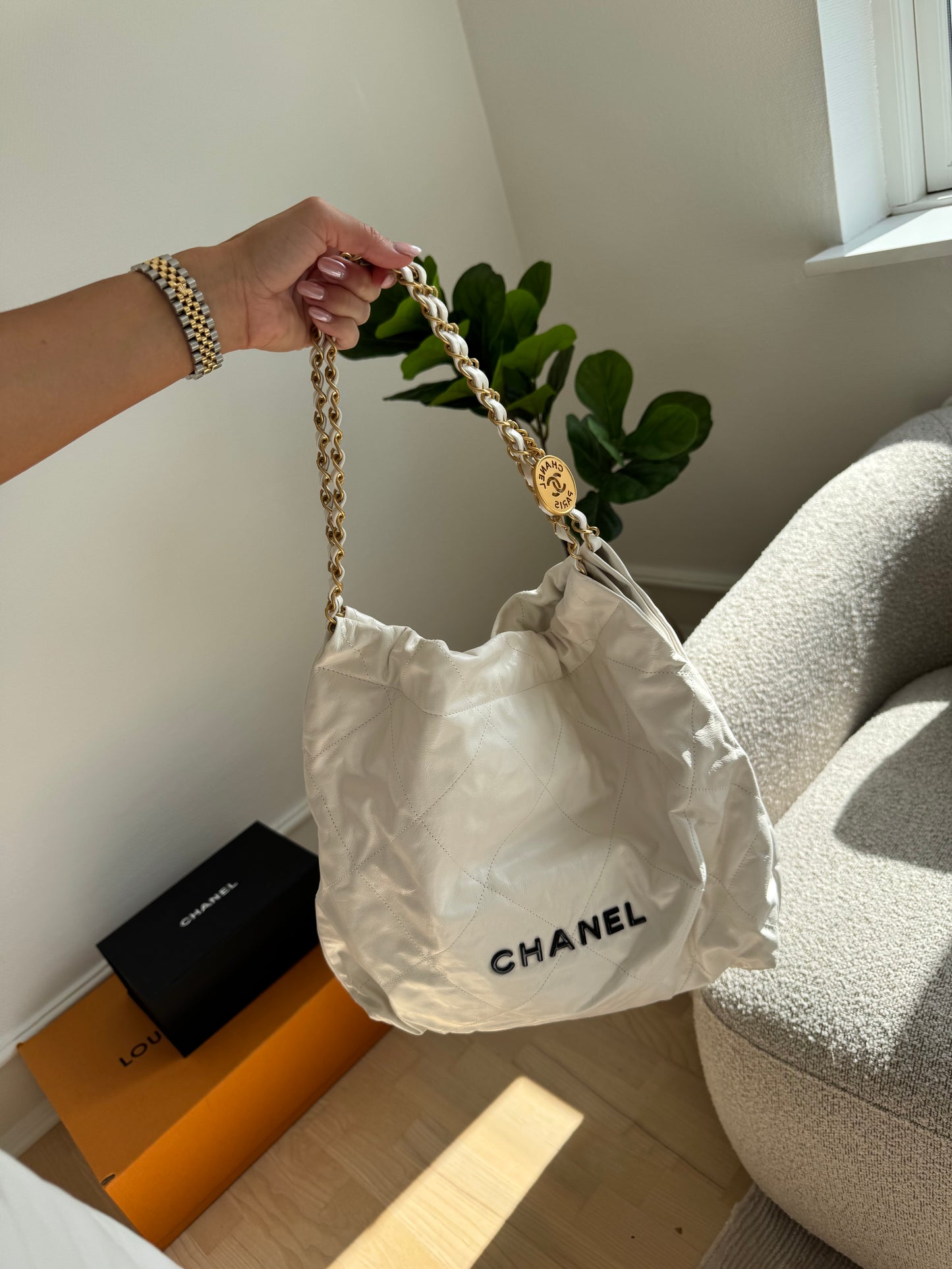 Chanel 22 gold chain shoulder bag