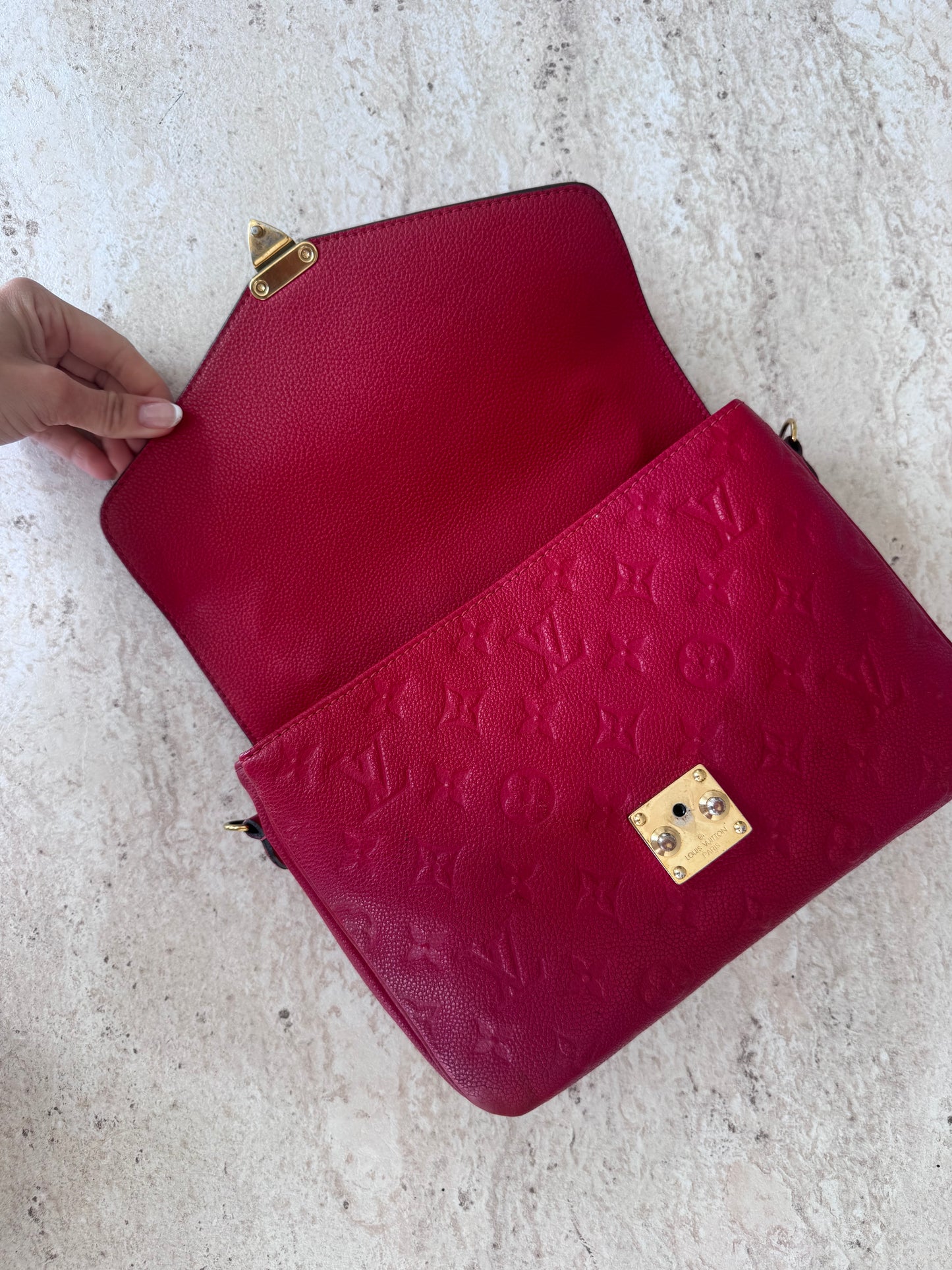 Louis Vuitton Pochette Métis – Empreinte red Leather