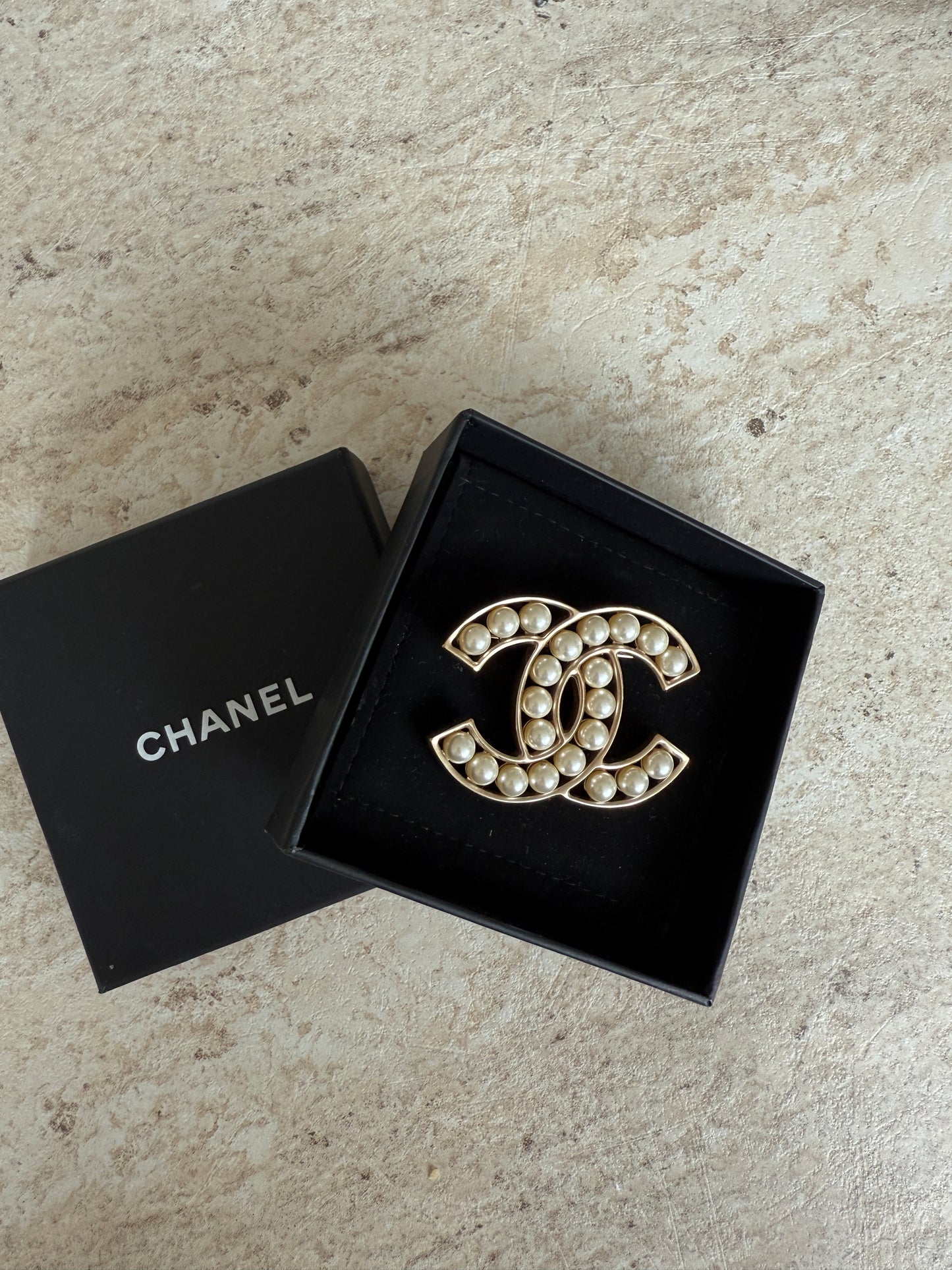 Chanel broche