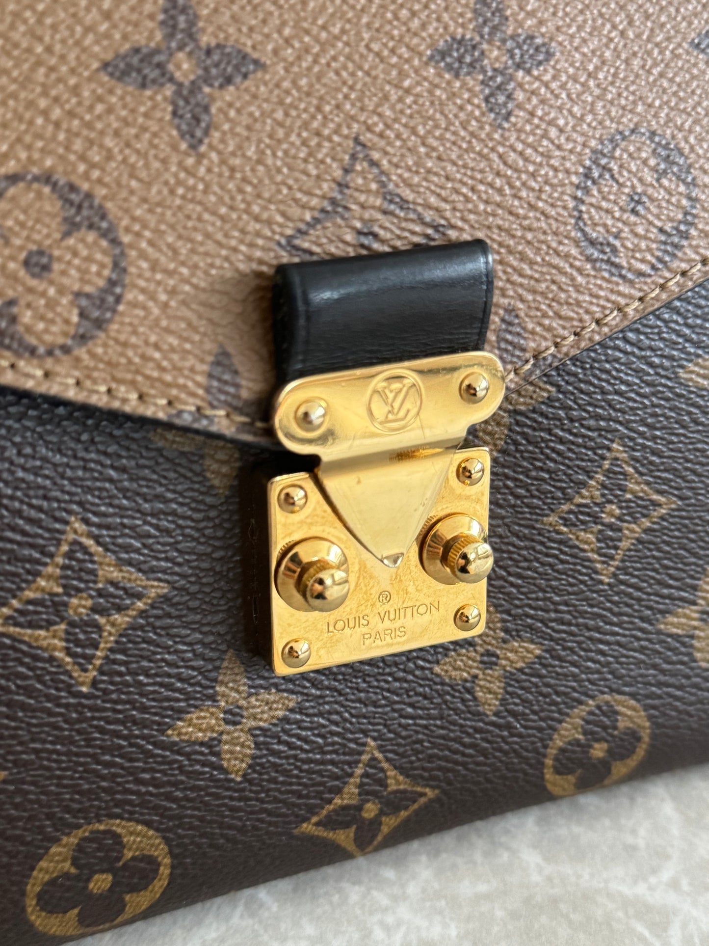 Louis Vuitton Pochette Métis Reverse Monogram