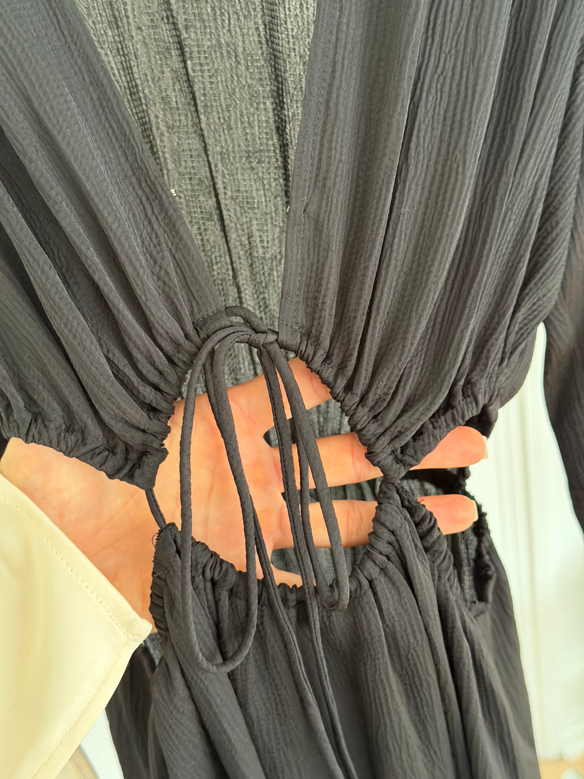 ba&sh Kane sort maxi-kjole med cut-outs