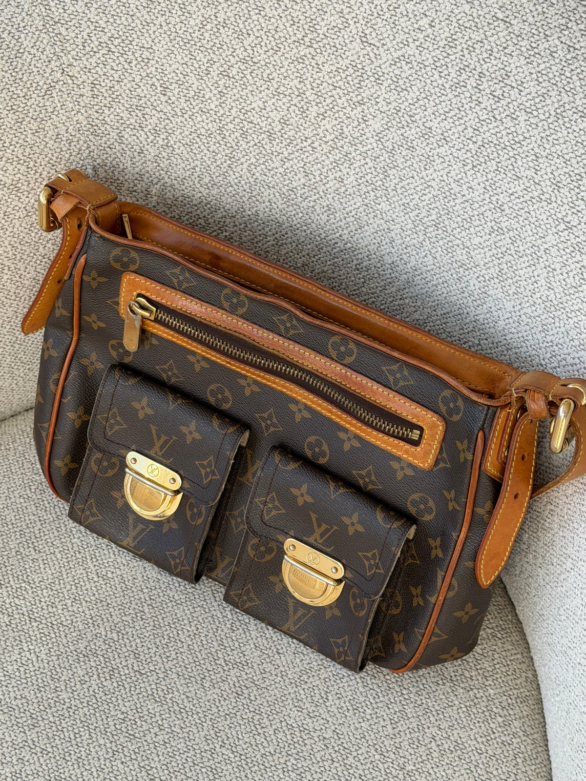 Louis Vuitton Hudson GM Monogram Shoulder / Crossbody Bag