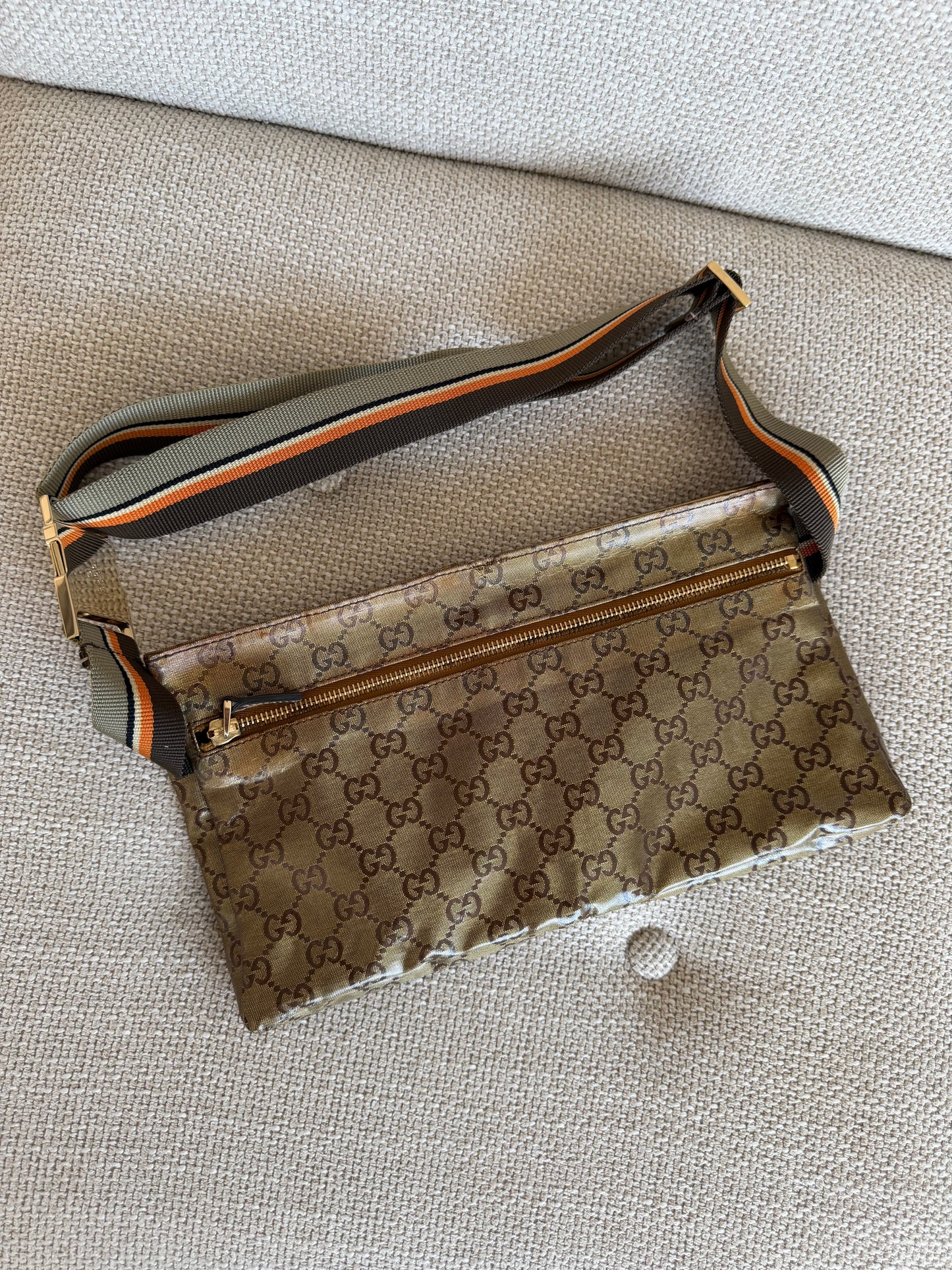 Gucci GG Coated Canvas Bum Bag – guld