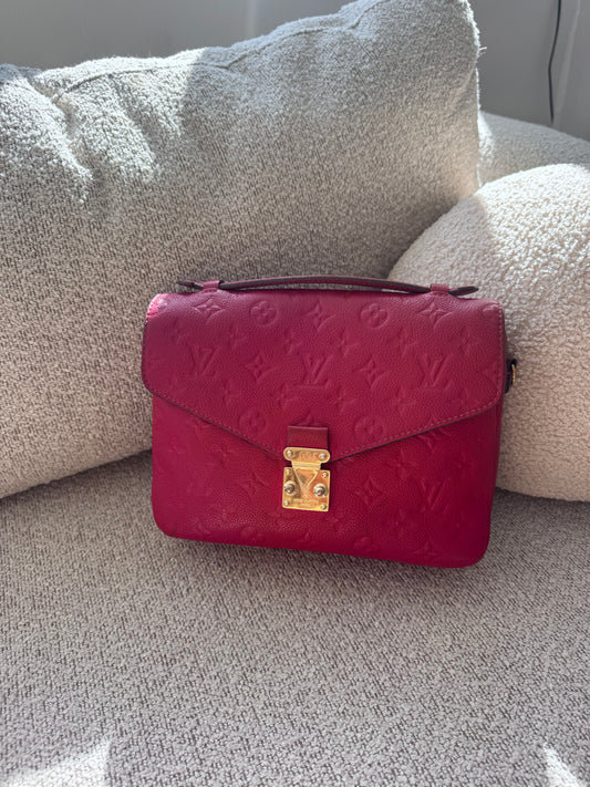 Louis Vuitton Pochette Metis – Empreinte red Leather