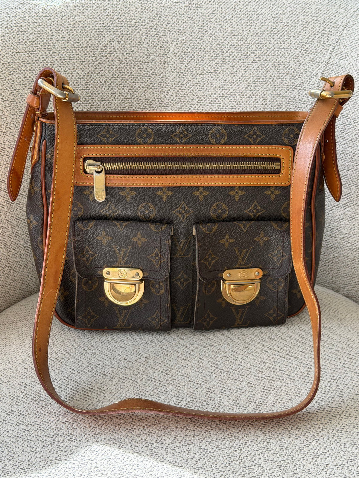 Louis Vuitton Hudson GM Monogram Shoulder / Crossbody Bag