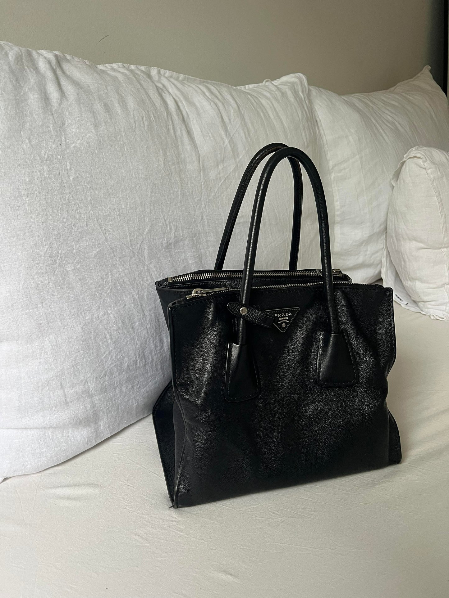 Prada Prada Cuir Medium Tote Black leather