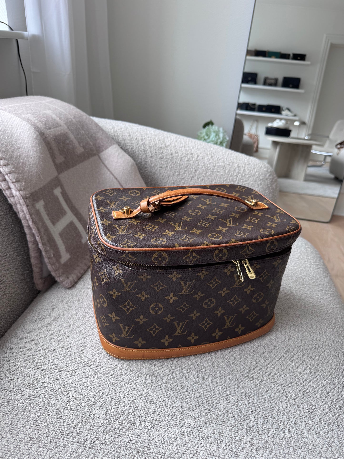 Louis Vuitton Vanity Nice Monogram
