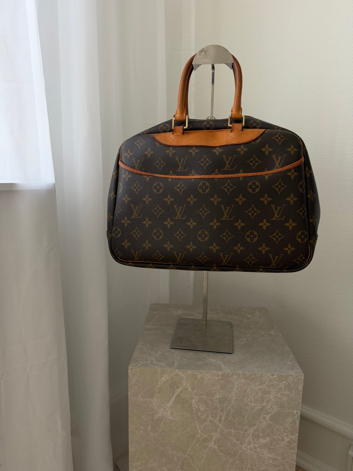 Louis Vuitton Deauville monogram handbag