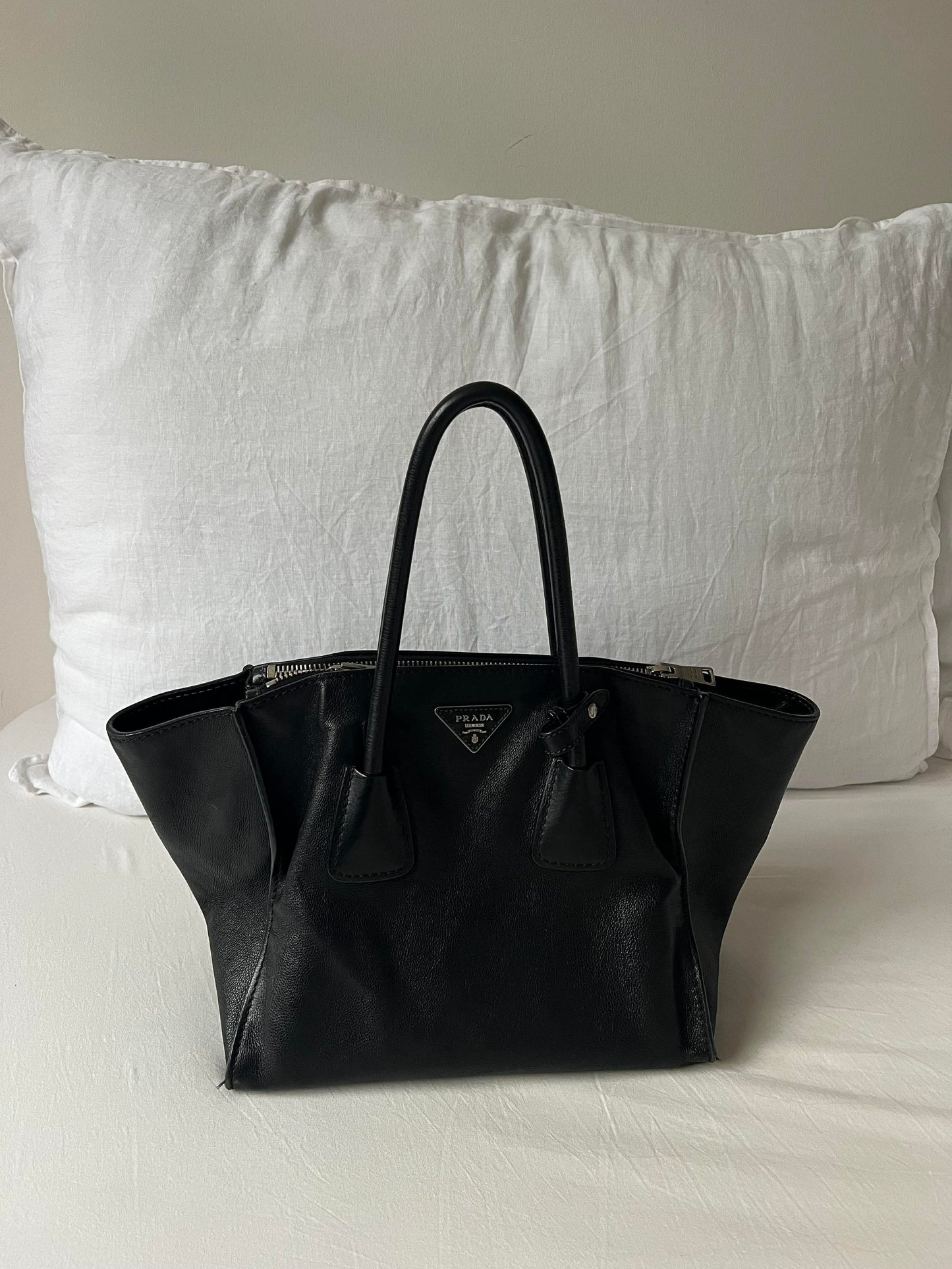 Prada Prada Cuir Medium Tote Black leather
