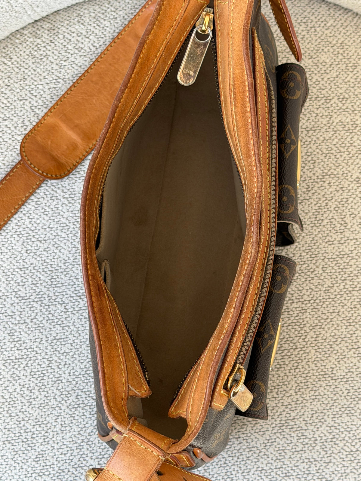 Louis Vuitton Hudson GM Monogram Shoulder / Crossbody Bag
