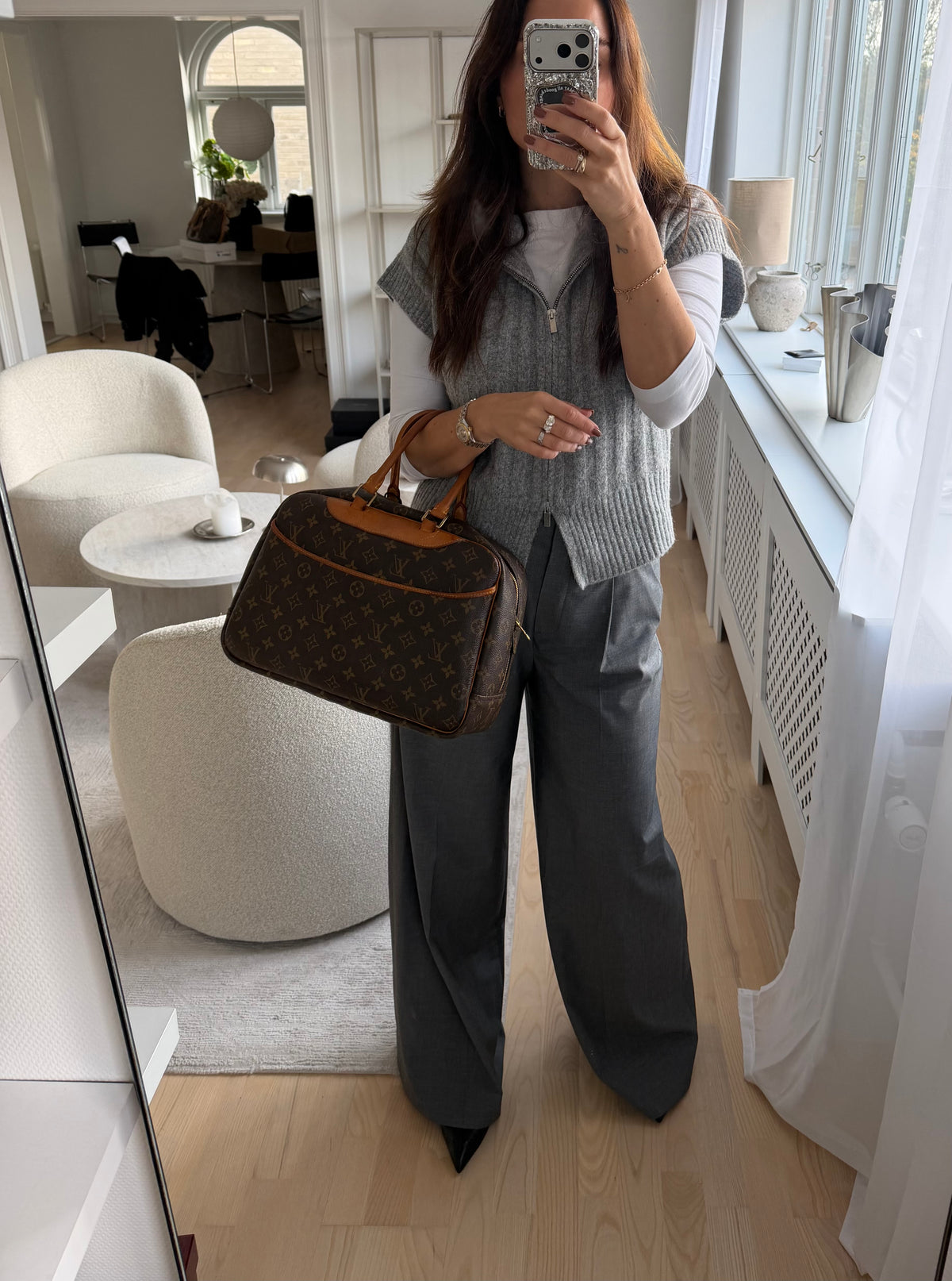 Louis Vuitton Deauville monogram handbag