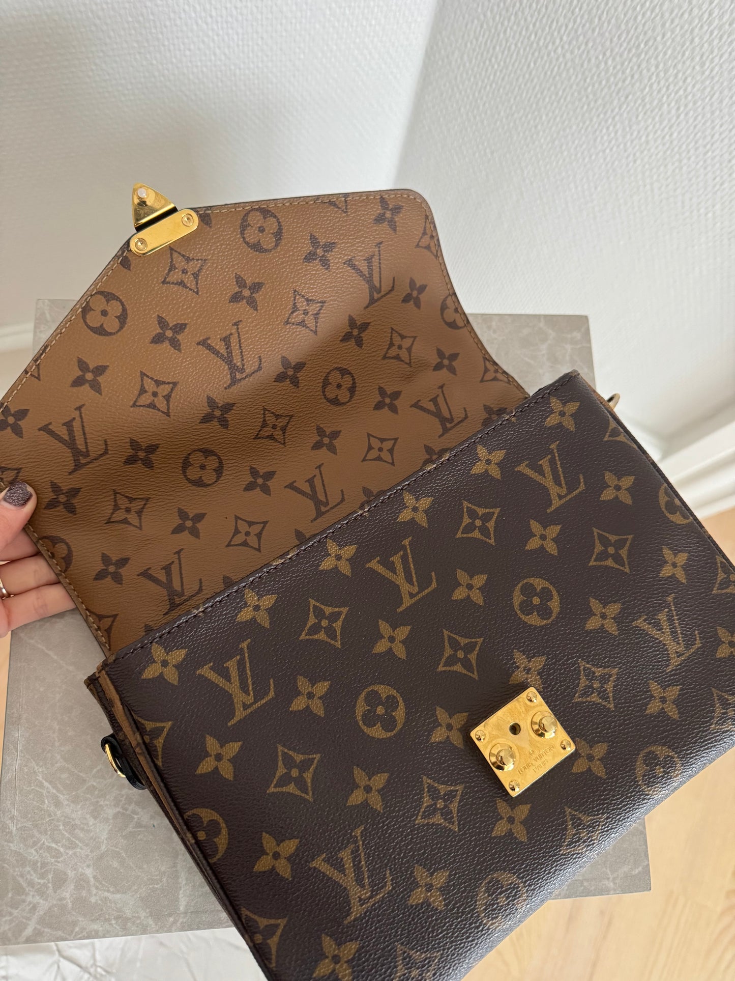 Louis Vuitton Pochette Métis Reverse Monogram