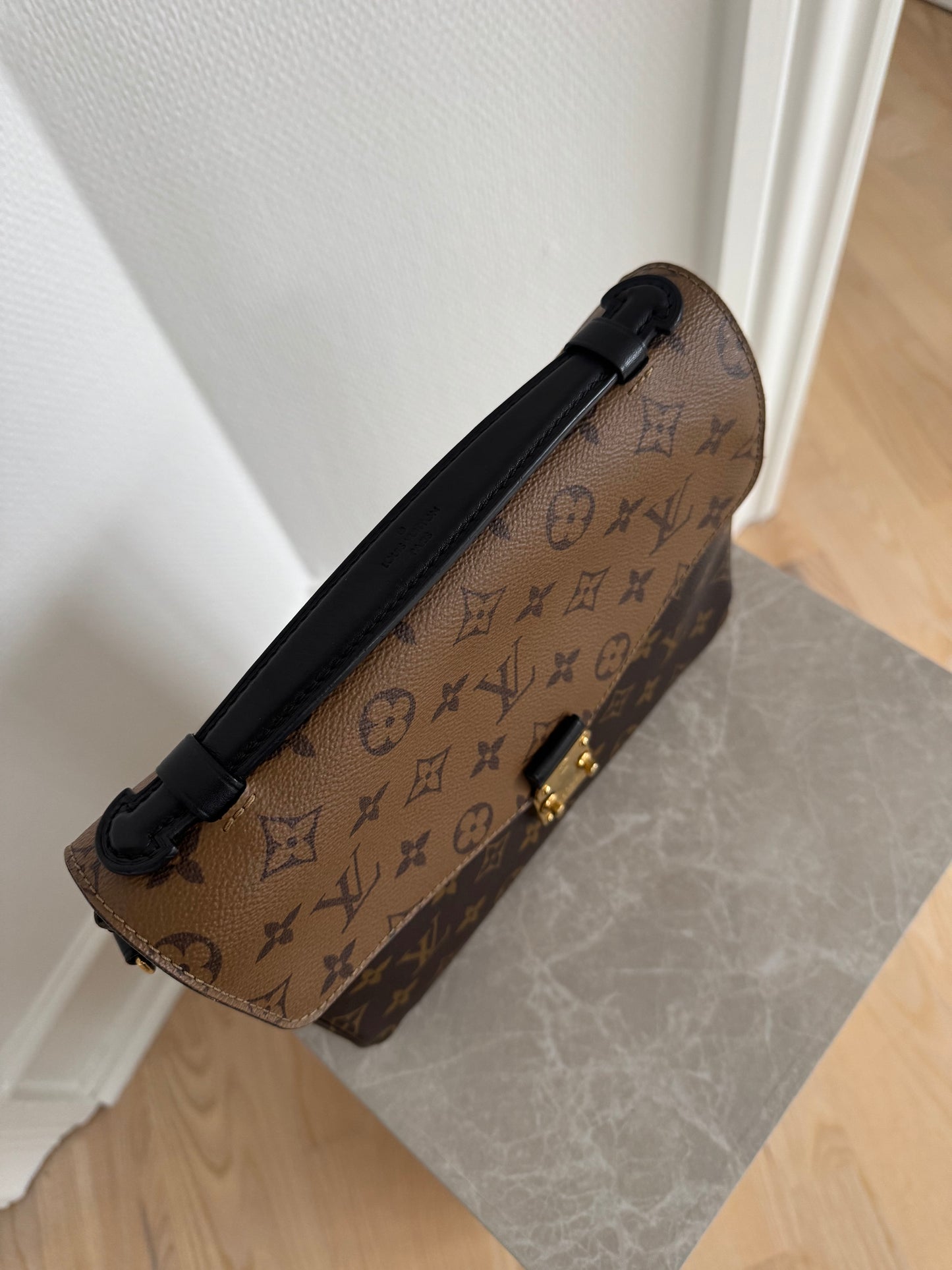 Louis Vuitton Pochette Métis Reverse Monogram