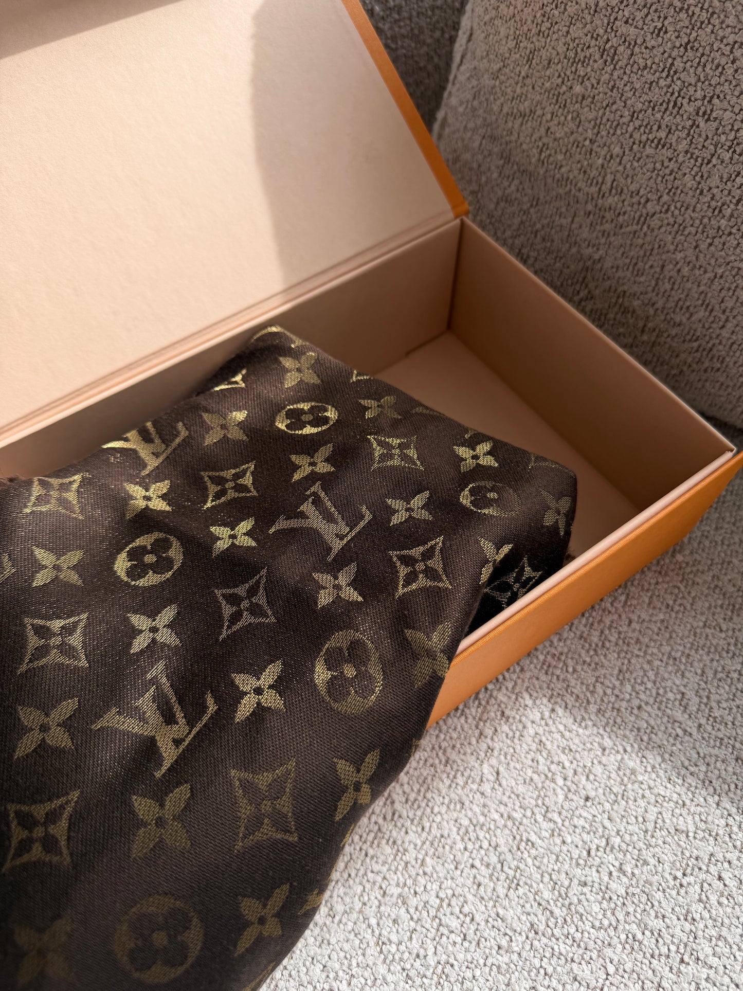 Louis Vuitton Monogram Shine Shawl – Brown/Gold