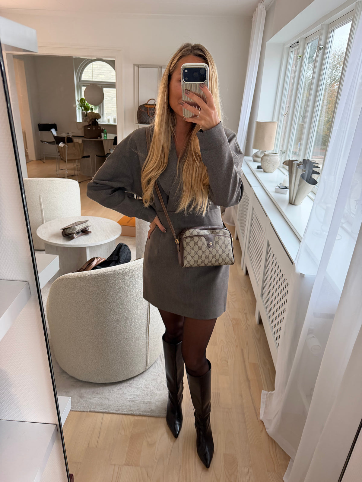 Gucci Vintage GG Supreme Crossbody – Beige/Brown