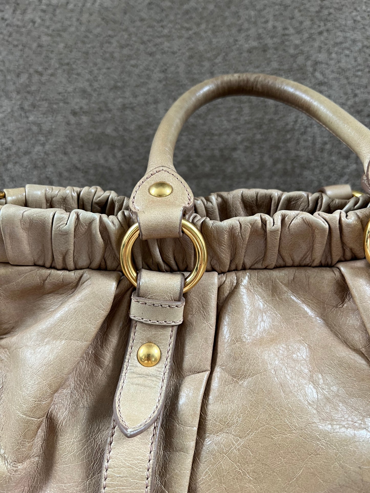 Miu Miu Vitello Lux beige håndtaske