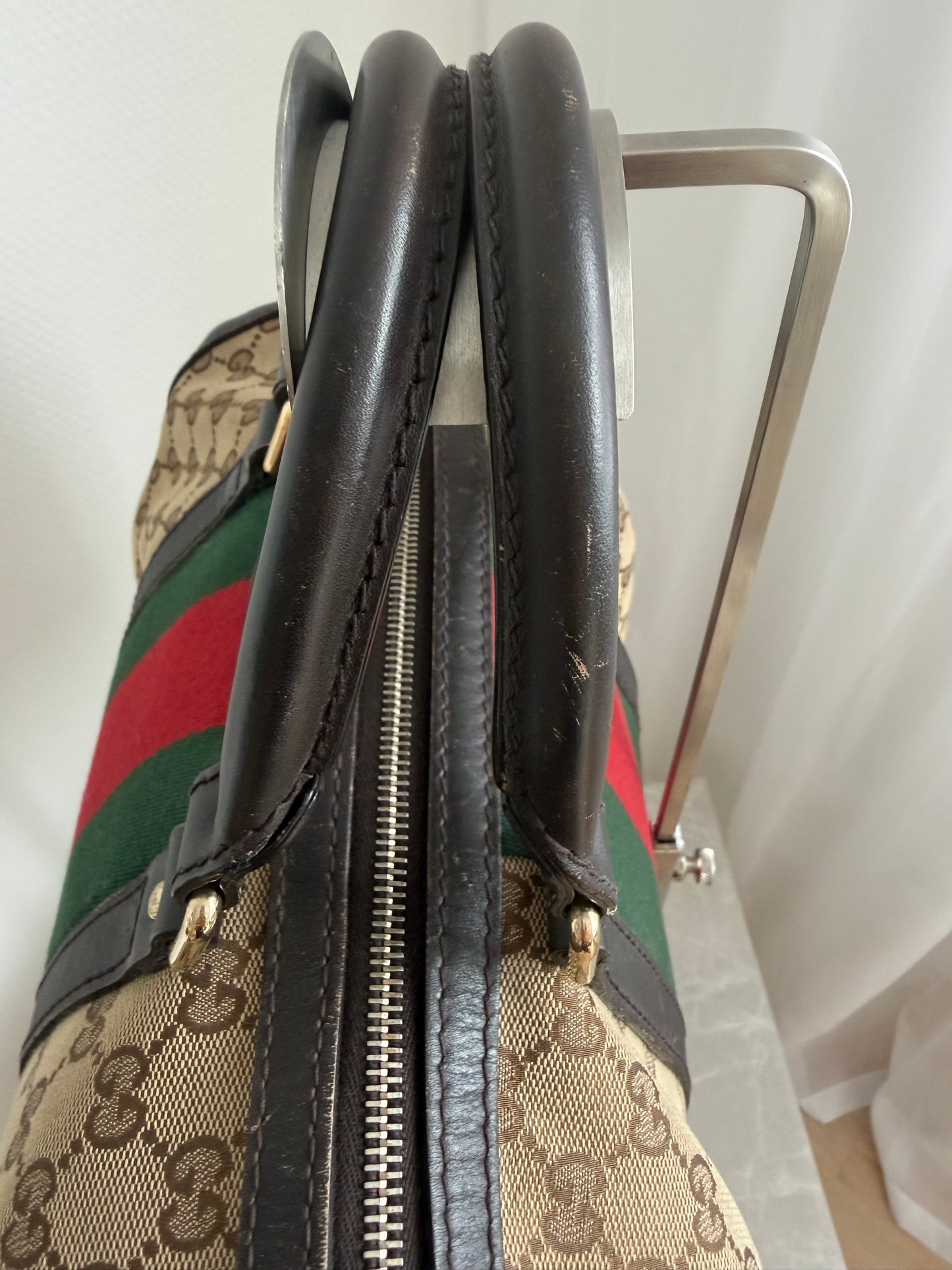 Gucci Monogram Boston – GG Canvas med Web Stripe