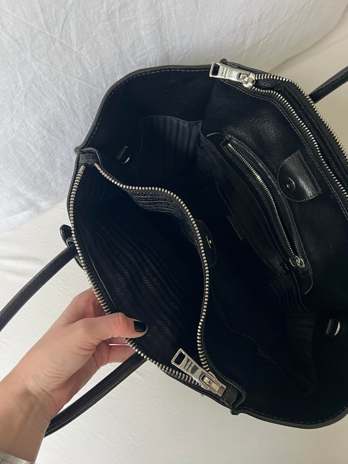 Prada Prada Cuir Medium Tote Black leather