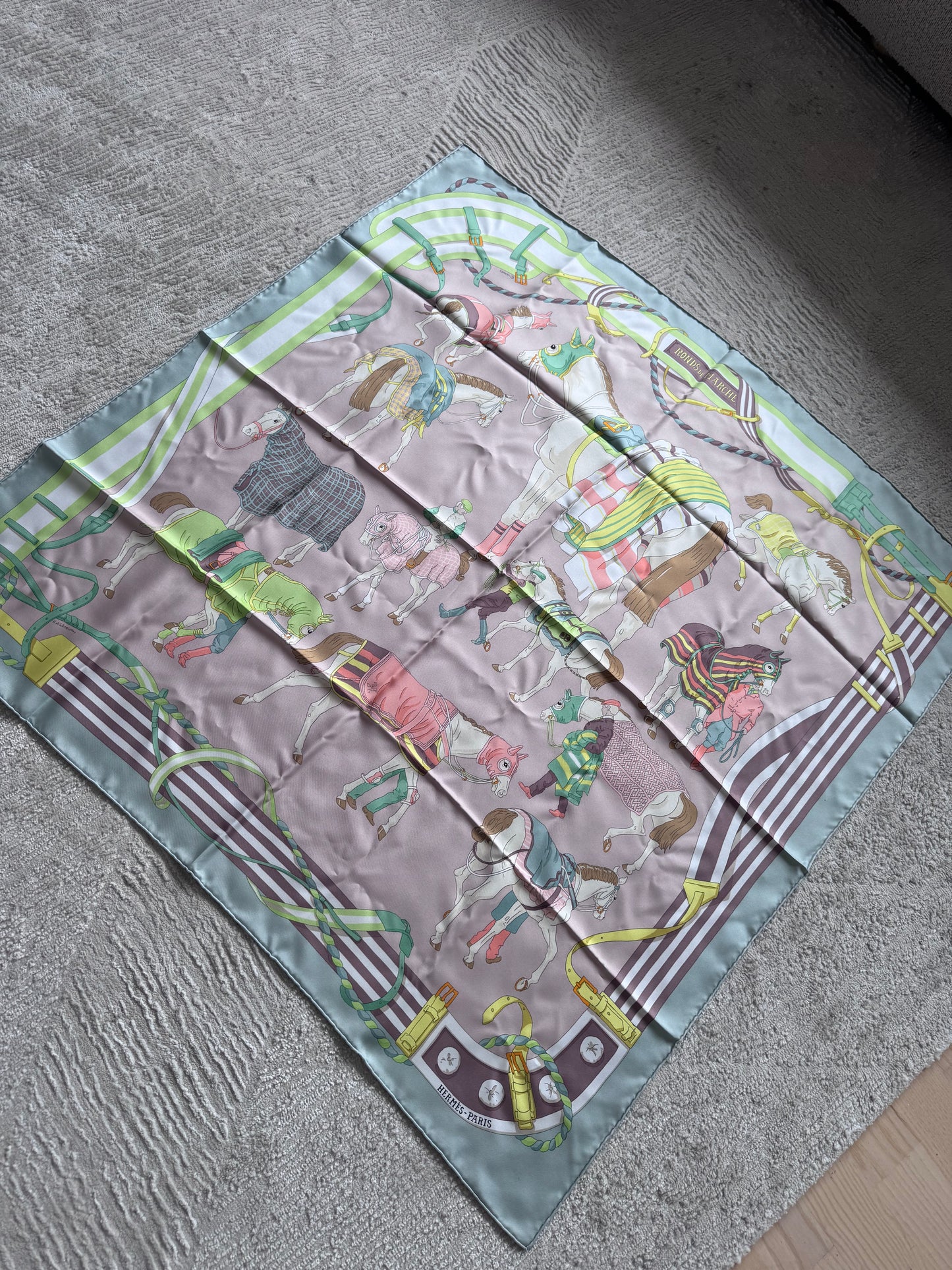 Hermès Silk Scarf 90x90 – Carré i silke