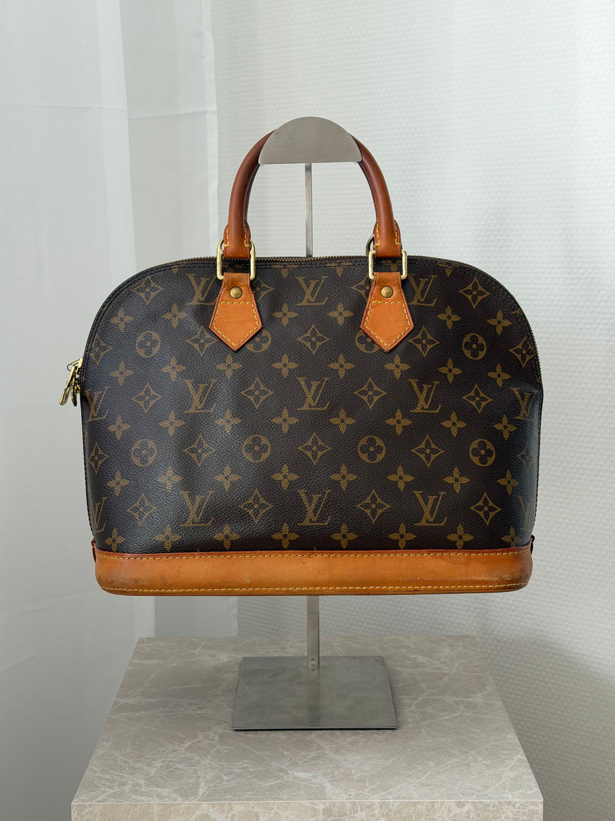 Louis Vuitton Alma – Monogram