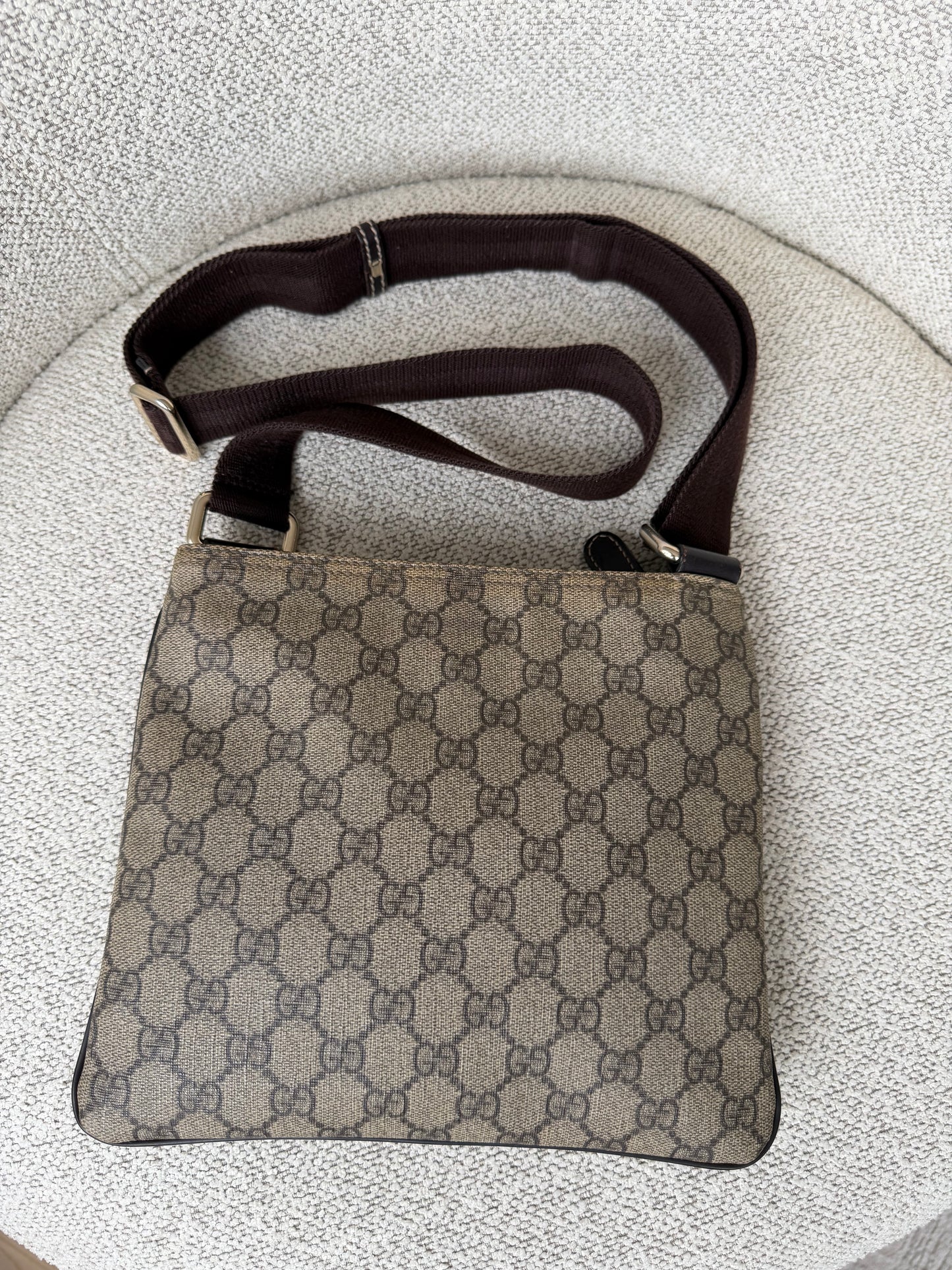 Gucci GG Supreme Small Flat Messenger – GG Supreme Canvas