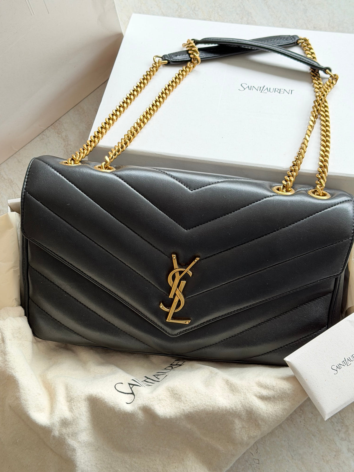 Saint Laurent Loulou Medium – Black / Gold-Tone Hardware