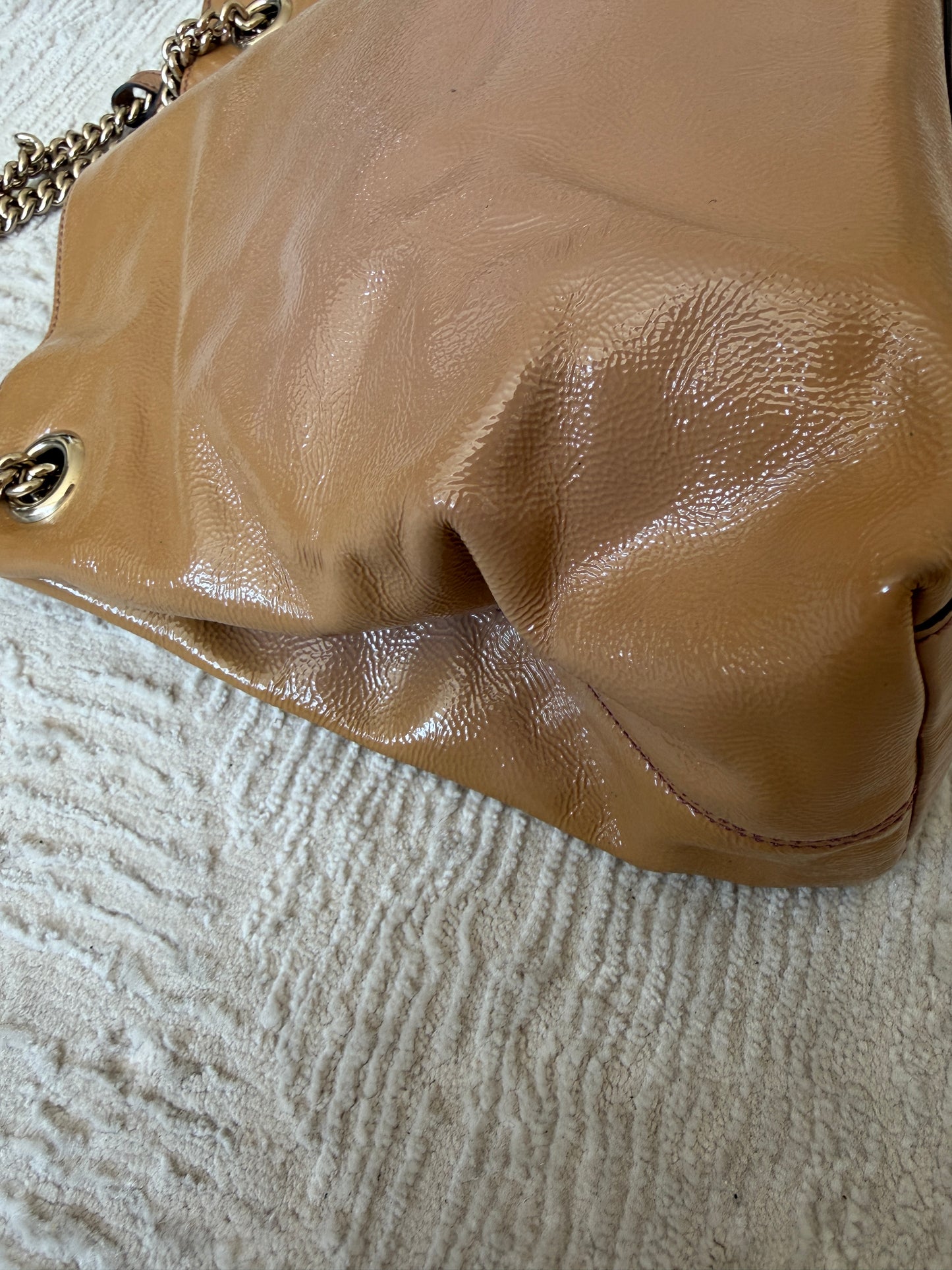 Gucci Soho Chain Tote beige patent leather