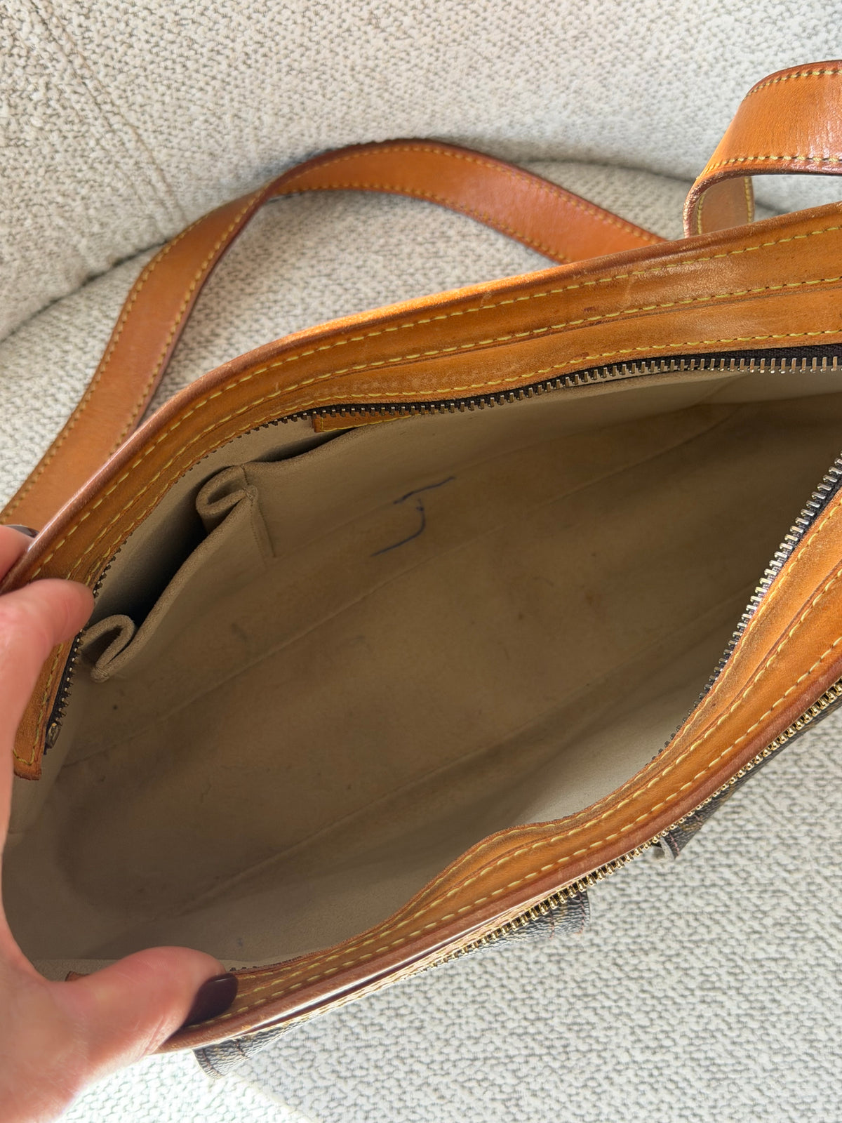 Louis Vuitton Hudson GM Monogram Shoulder / Crossbody Bag