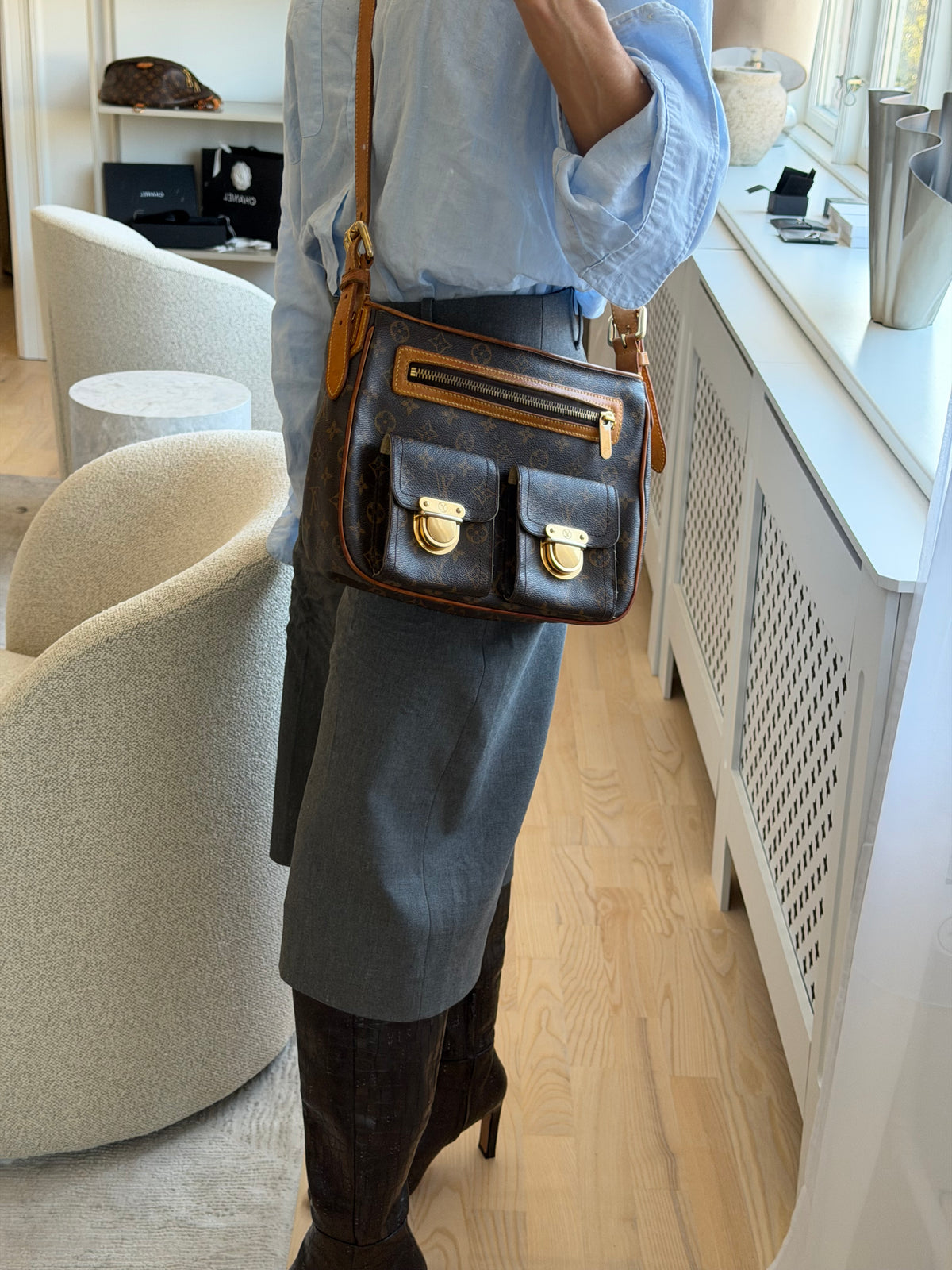 Louis Vuitton Hudson GM Monogram Shoulder / Crossbody Bag