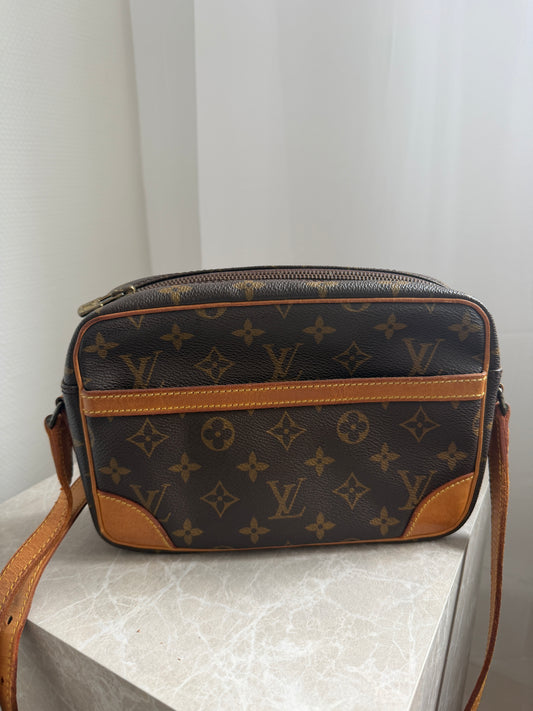 Louis Vuitton Trocadéro Monogram 24