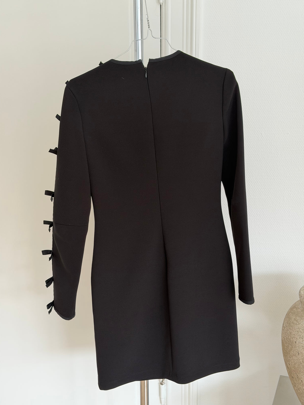 REDValentino sort minikjole med sløjfedetaljer