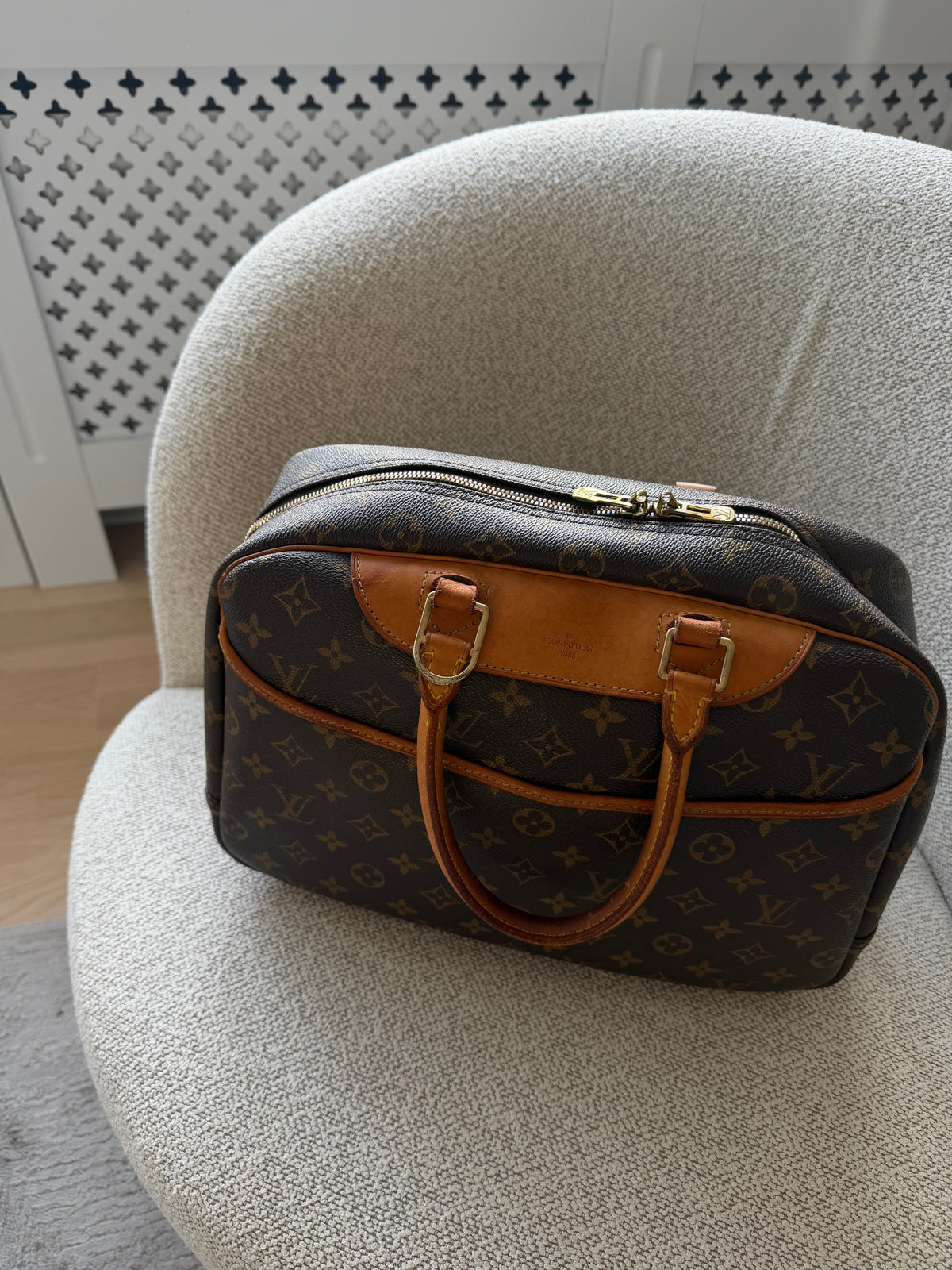 Louis Vuitton Deauville monogram handbag