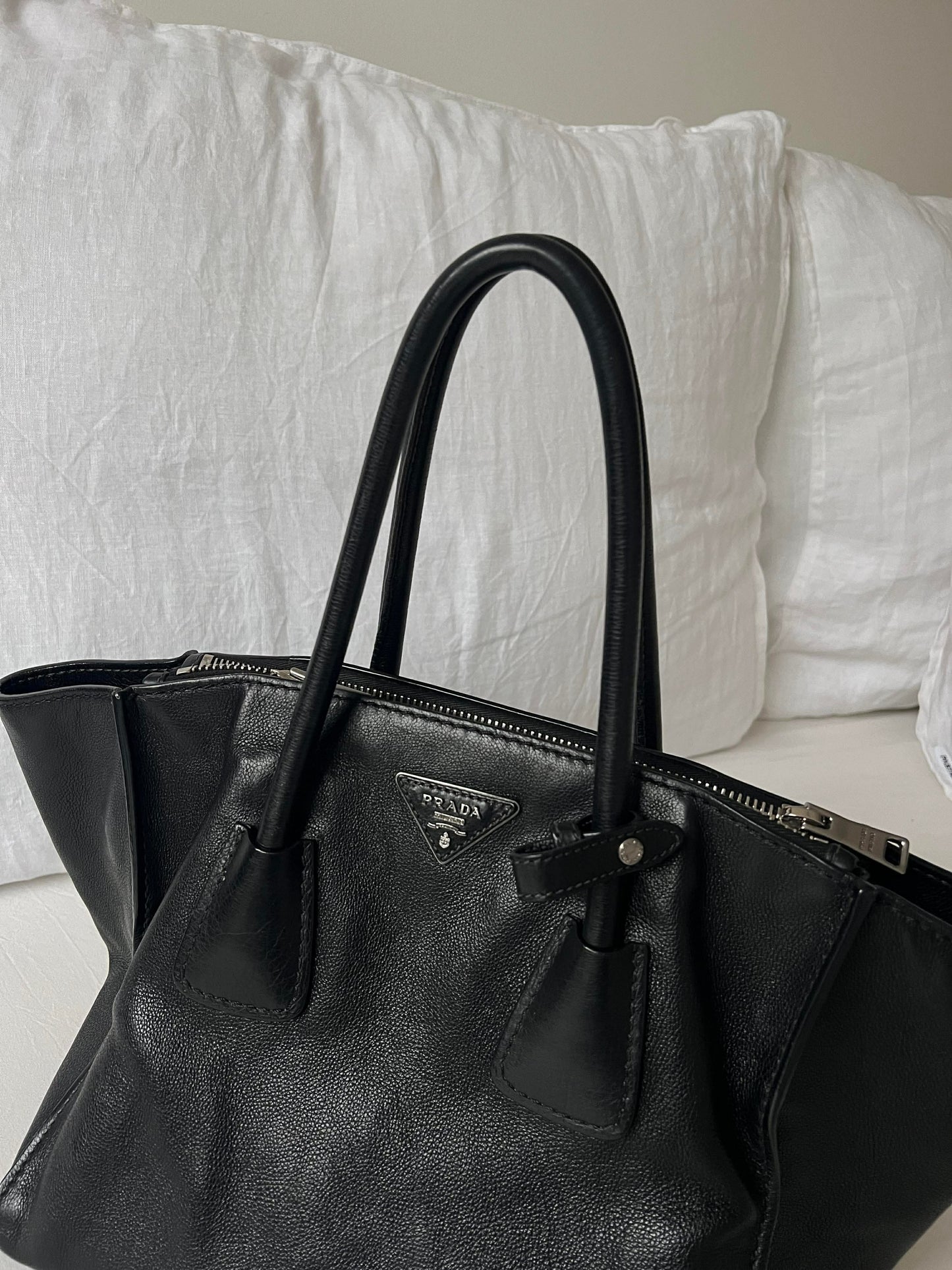 Prada Prada Cuir Medium Tote Black leather