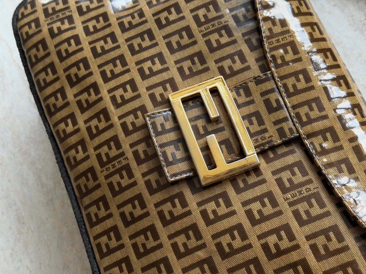 Fendi Vintage Baguette – Brun Zucca Monogram med Guldfarvet Hardware
