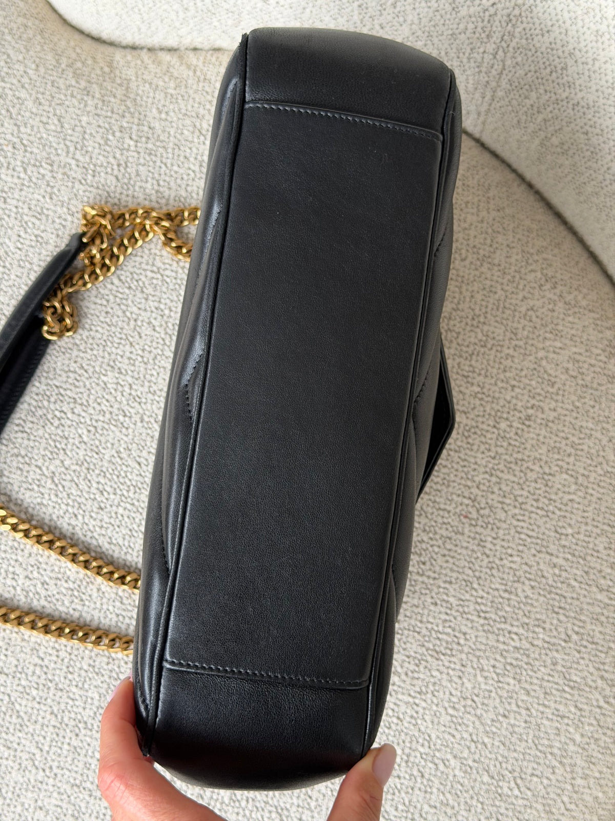 Saint Laurent Loulou Medium – Black / Gold-Tone Hardware