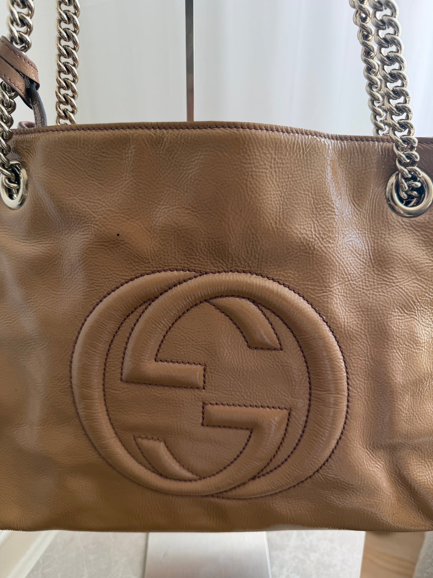 Gucci Soho Chain Tote beige patent leather