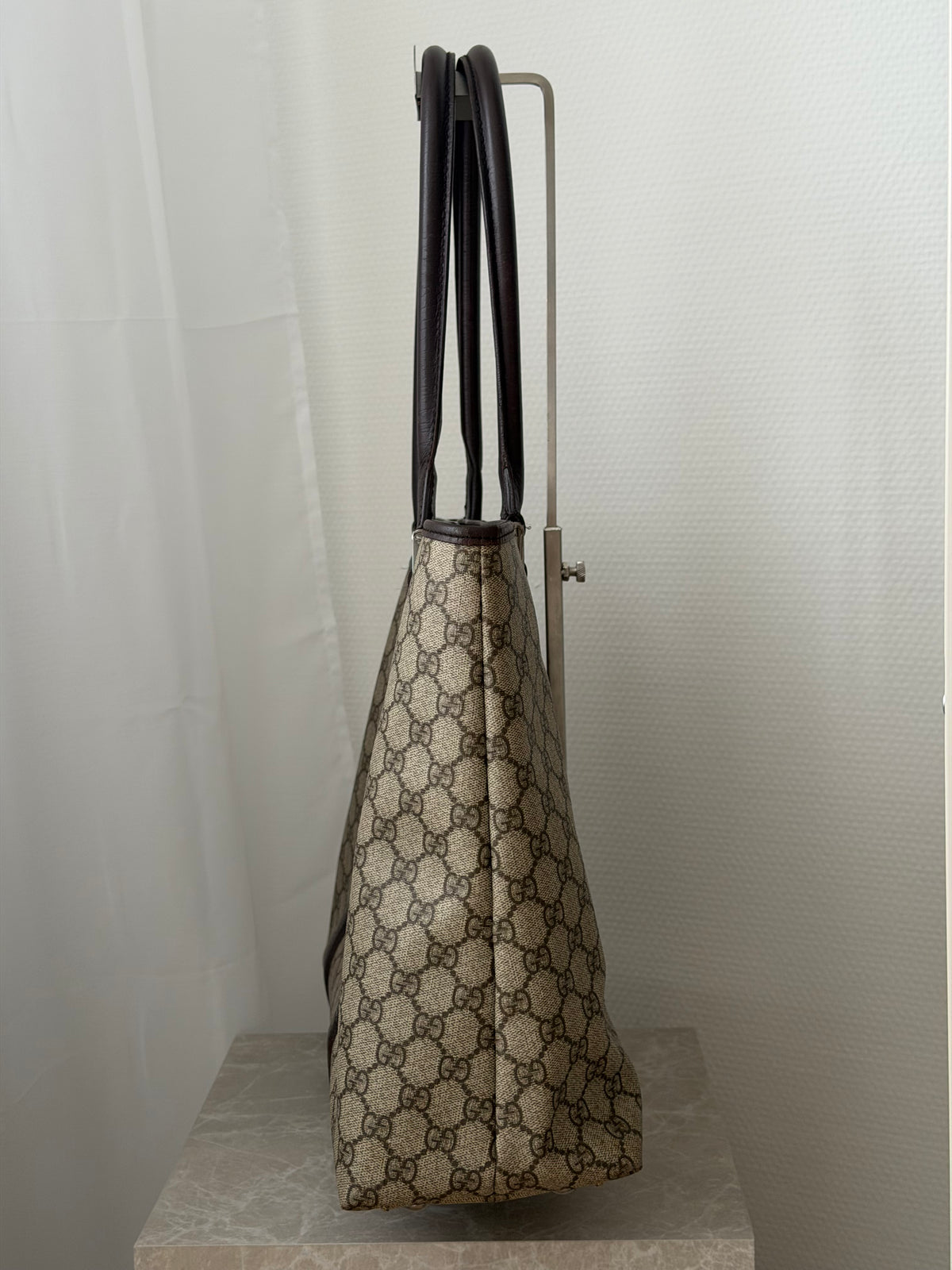 Gucci GG Supreme Joy Vertical Tote – Beige / Brown