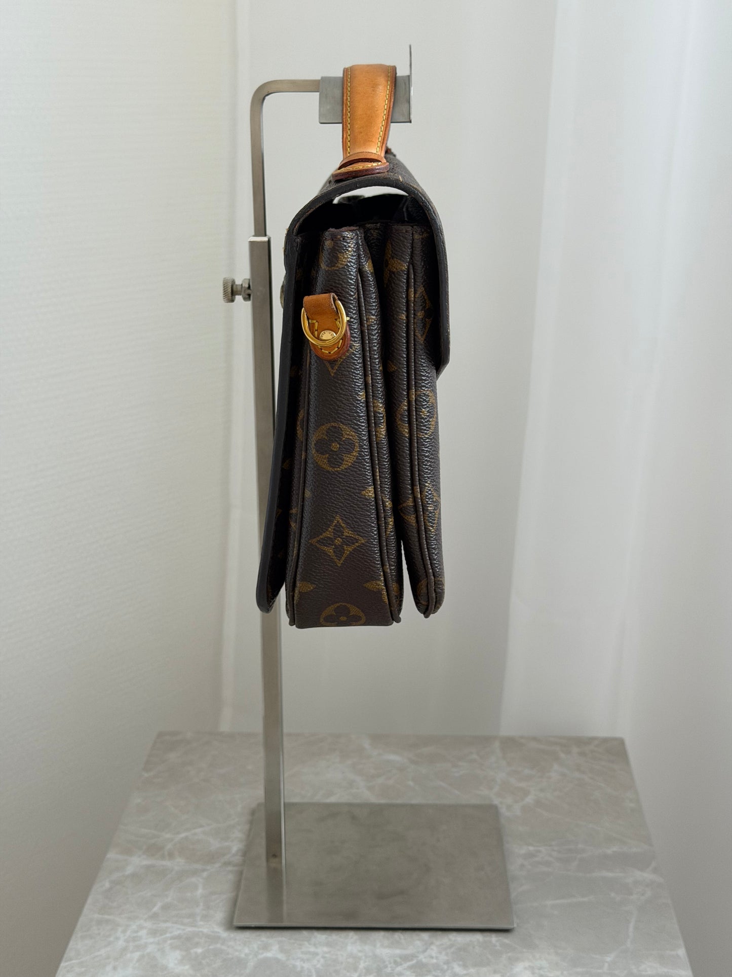 Louis Vuitton Pochette Métis - monogram canvas