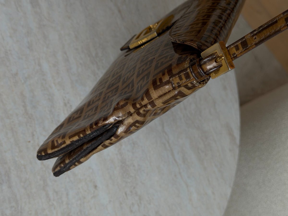Fendi Vintage Baguette – Brun Zucca Monogram med Guldfarvet Hardware