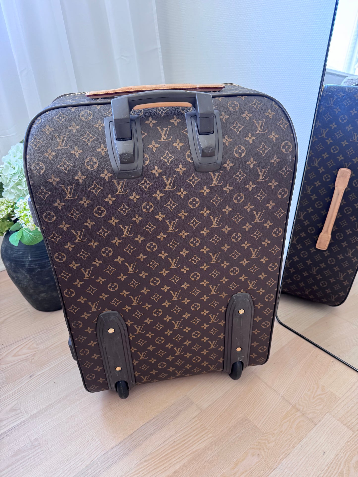 Louis Vuitton Pegase 70 Monogram