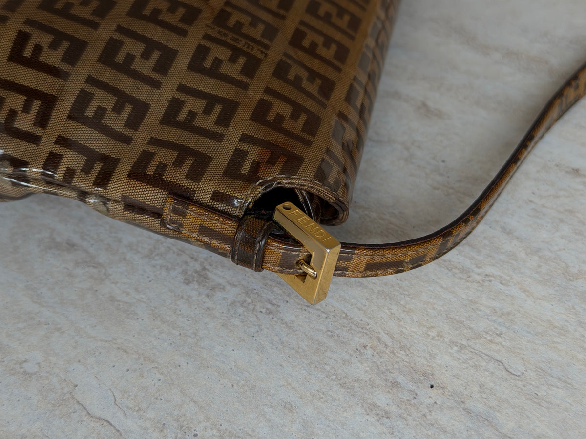 Fendi Vintage Baguette – Brun Zucca Monogram med Guldfarvet Hardware