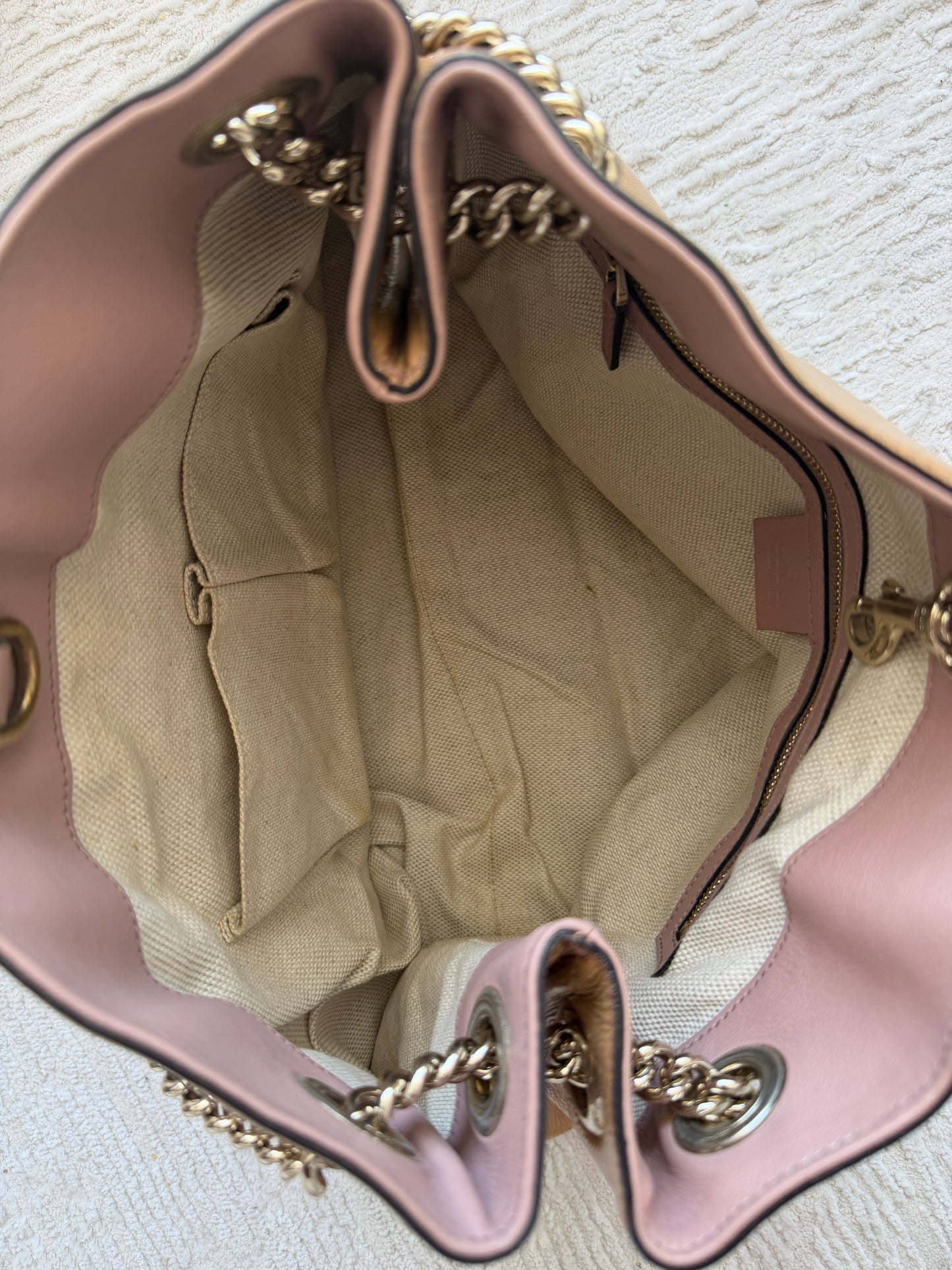 Gucci Soho Chain Tote beige patent leather