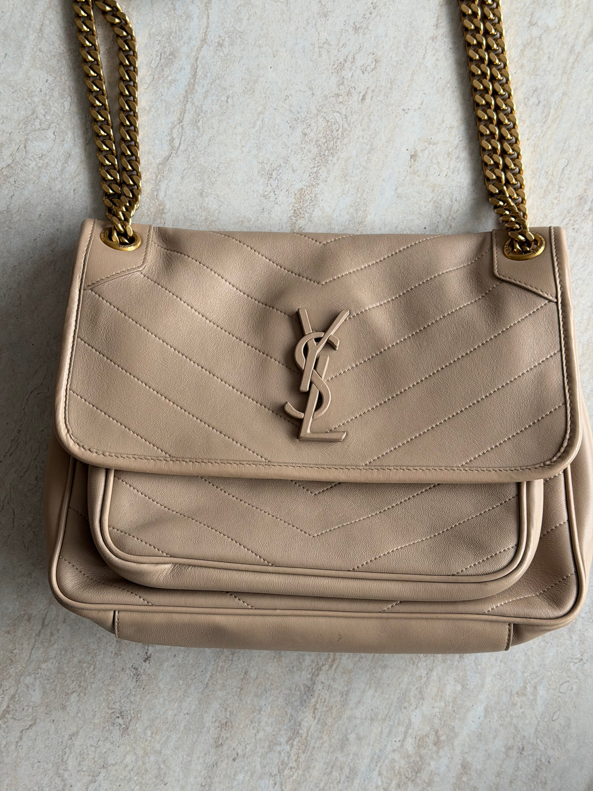Saint Laurent Niki Medium – Beige / Gold-Tone Hardware