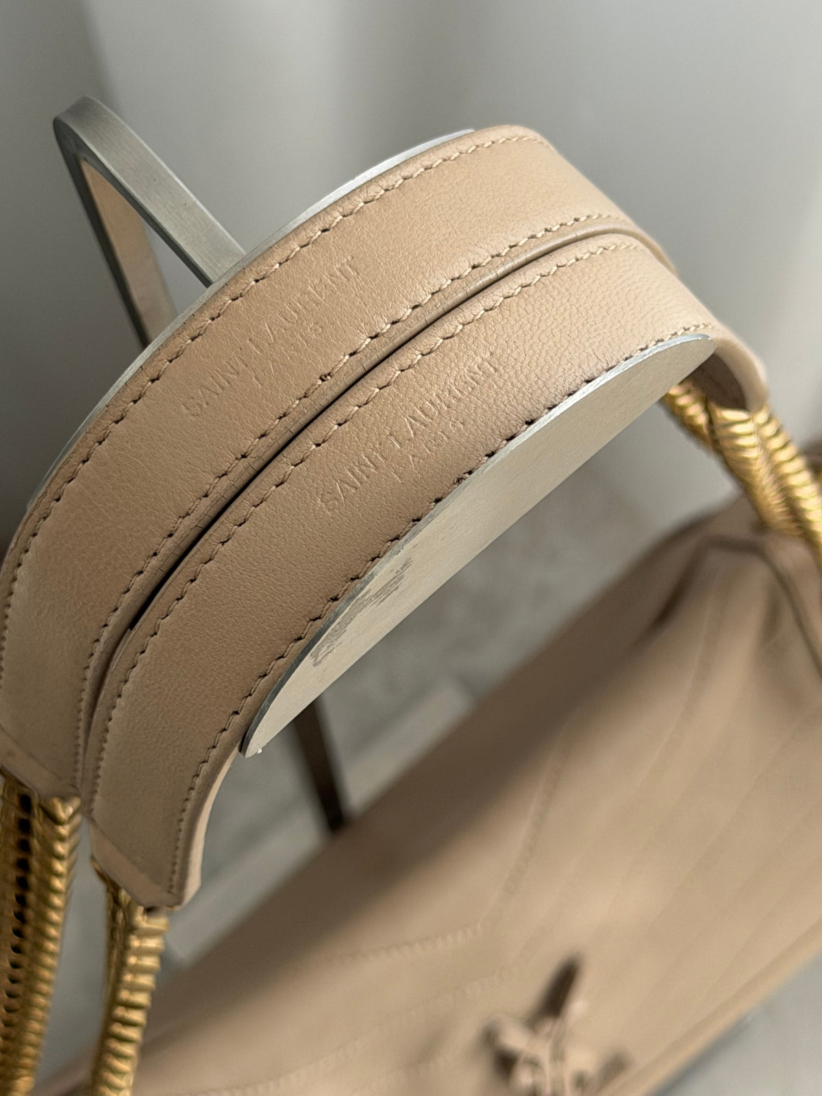 Saint Laurent Niki Medium – Beige / Gold-Tone Hardware