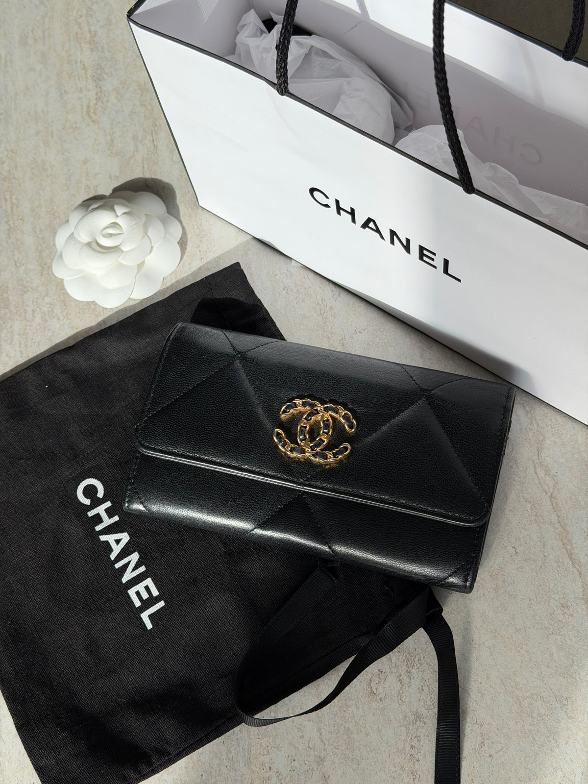 CHANEL 19 Flap Wallet – Sort